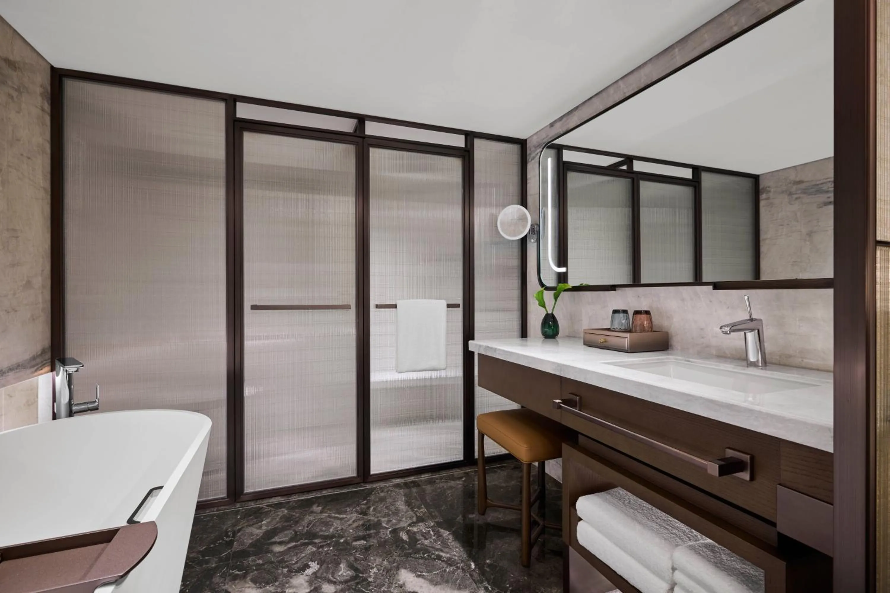 Bath, Bed in Conrad Chongqing - Indulge in the magical 8D city landscape