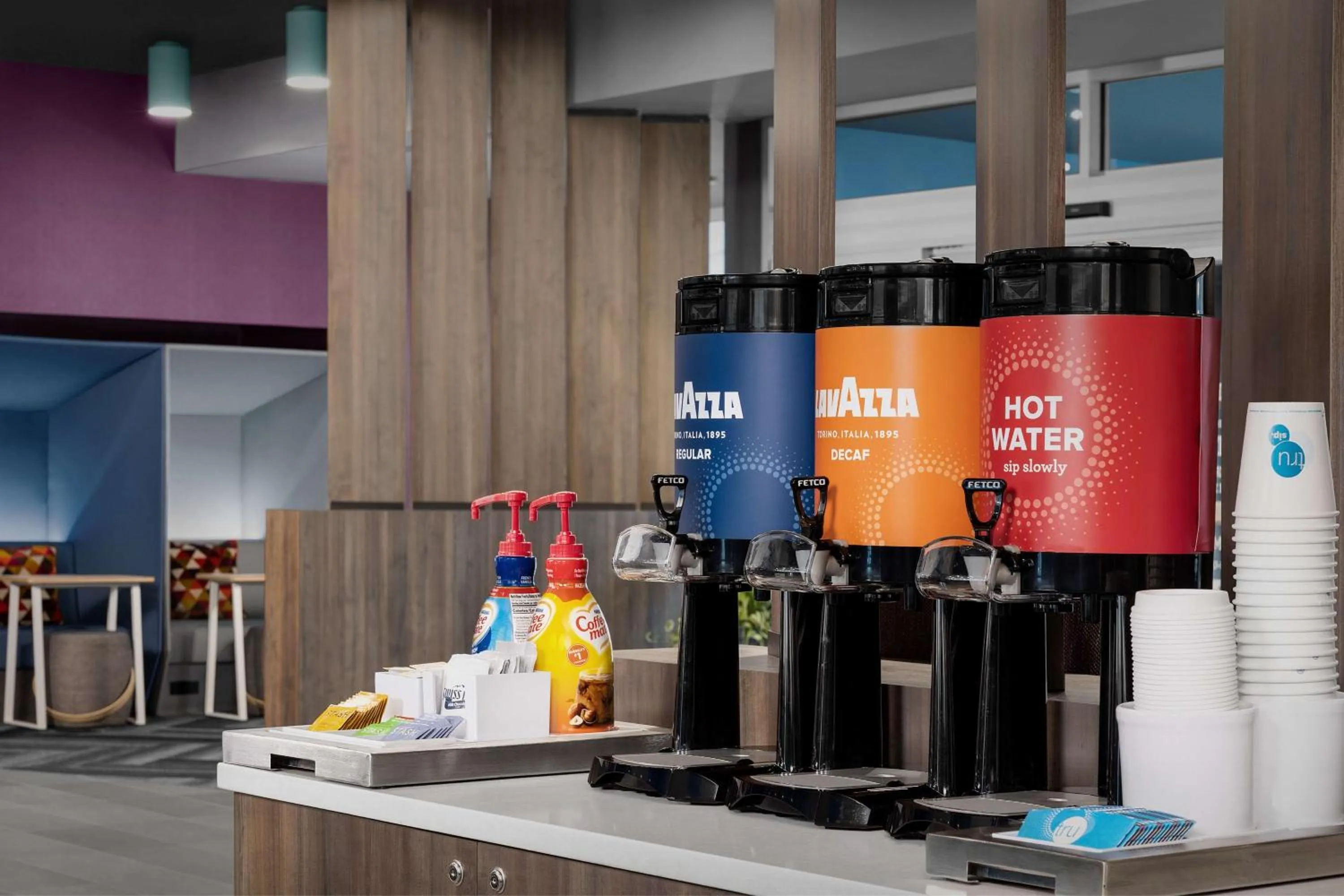 Dining area in Tru By Hilton Columbus East Broad