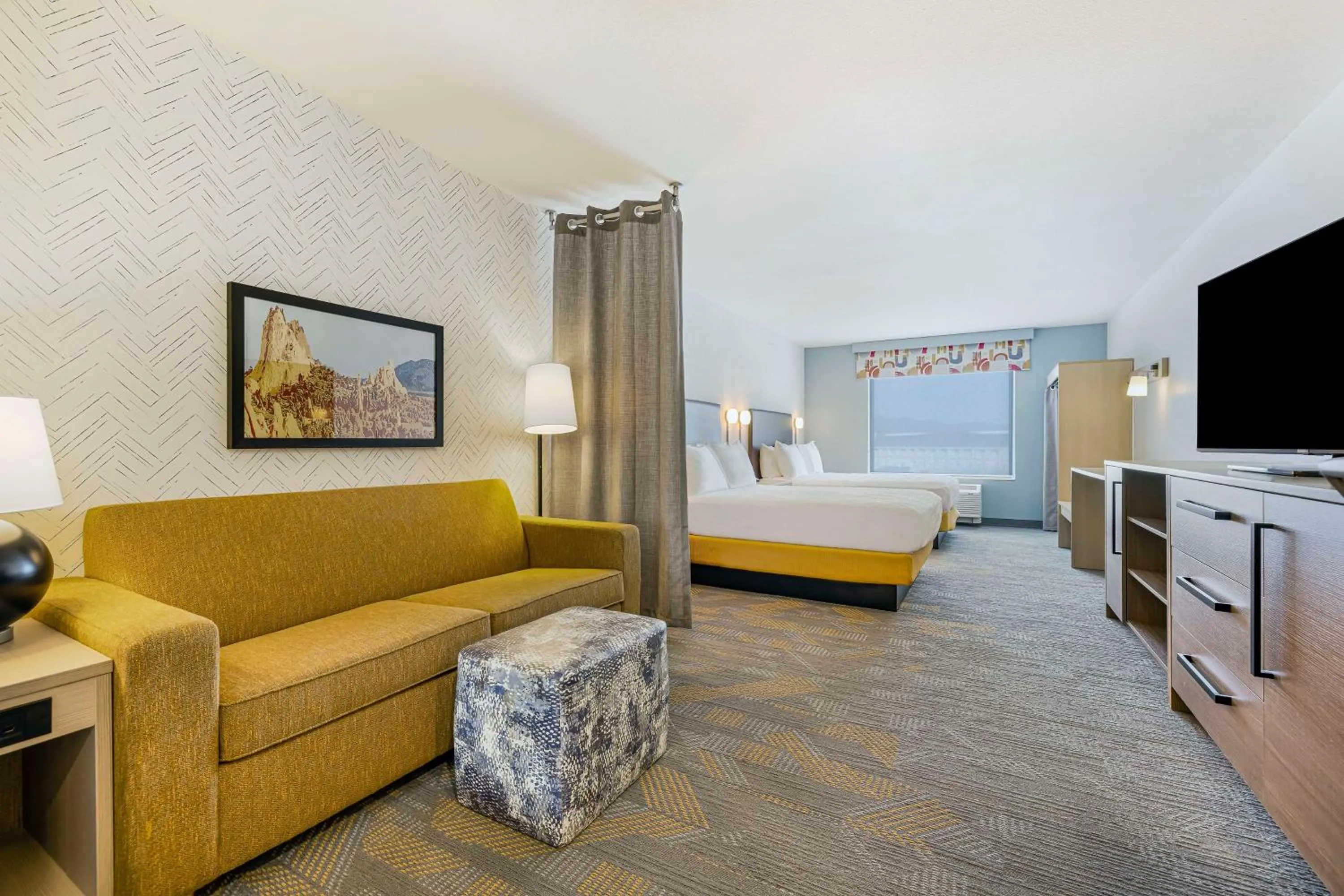 Bed in Home2 Suites By Hilton Colorado Springs Airport