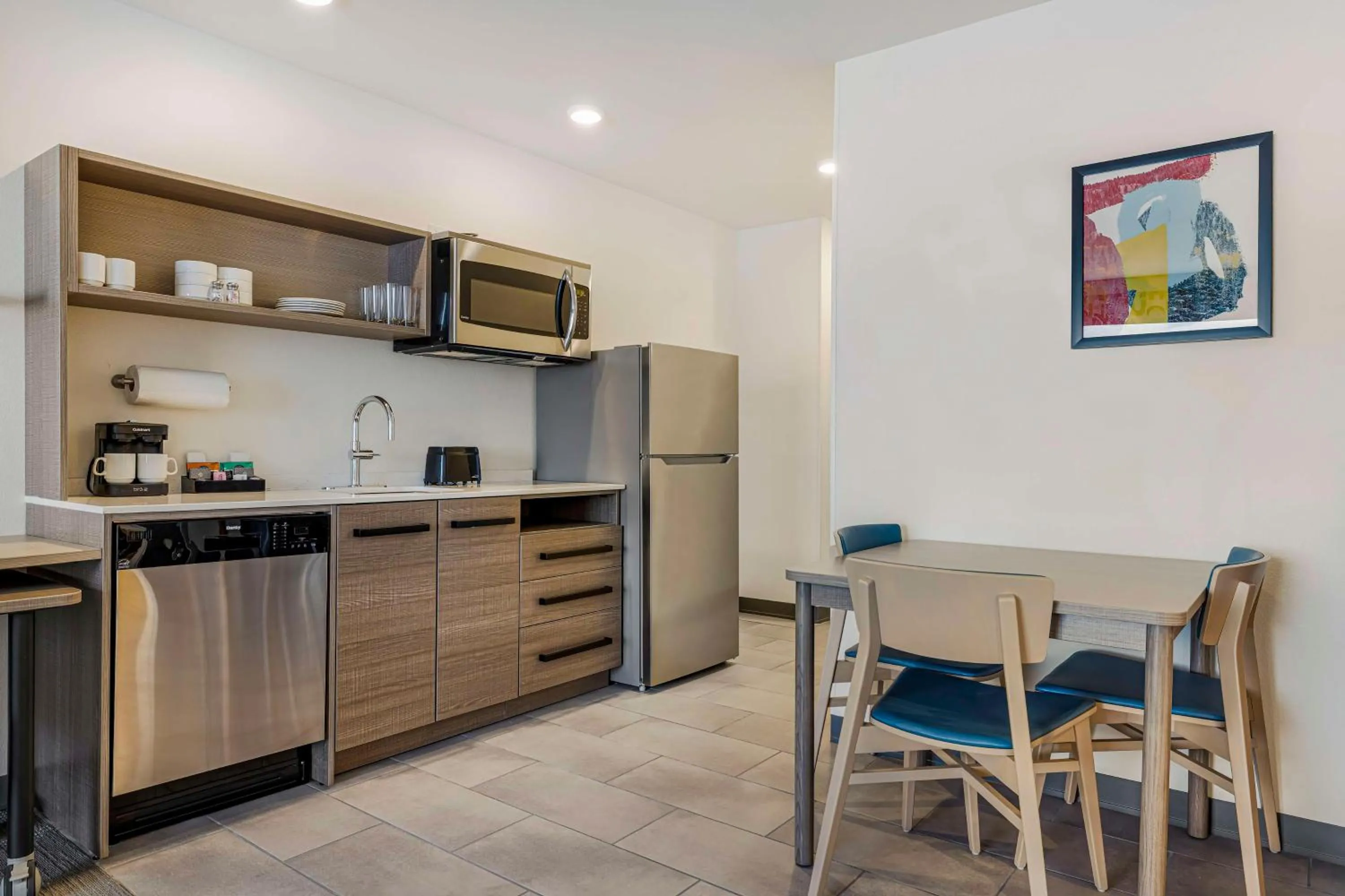 Kitchen or kitchenette in Home2 Suites By Hilton Colorado Springs Airport