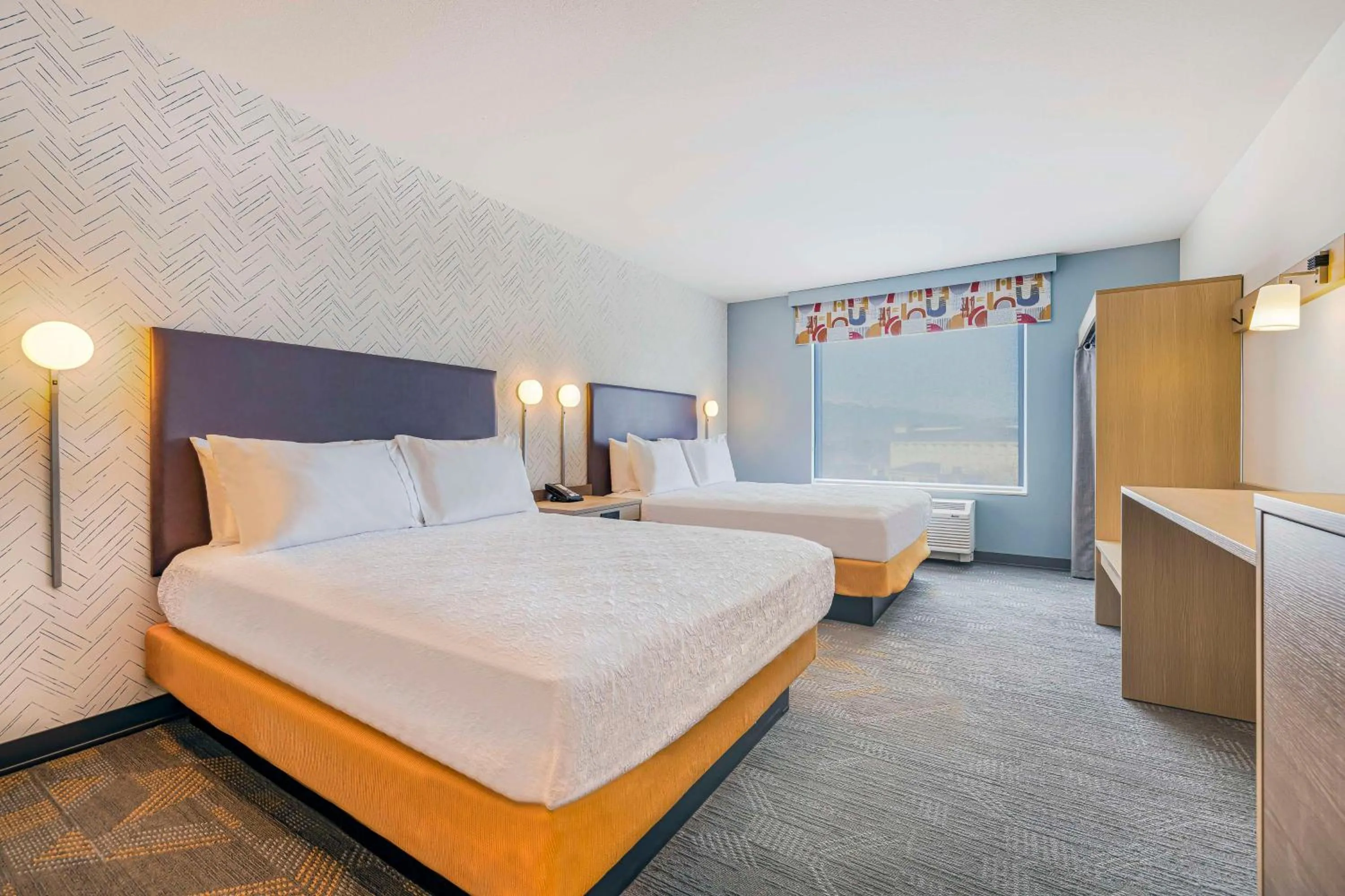 Bed in Home2 Suites By Hilton Colorado Springs Airport