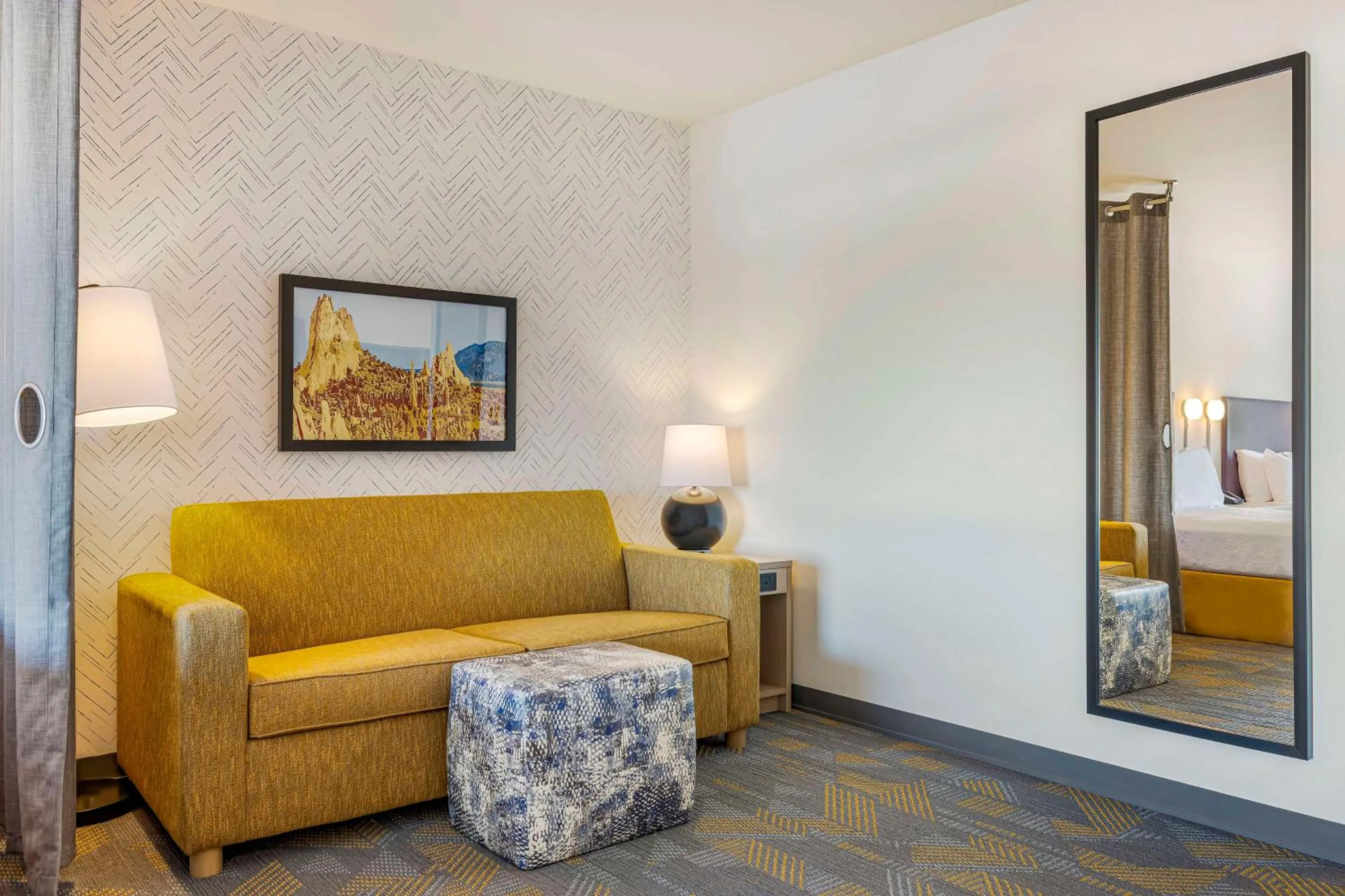 Living room in Home2 Suites By Hilton Colorado Springs Airport