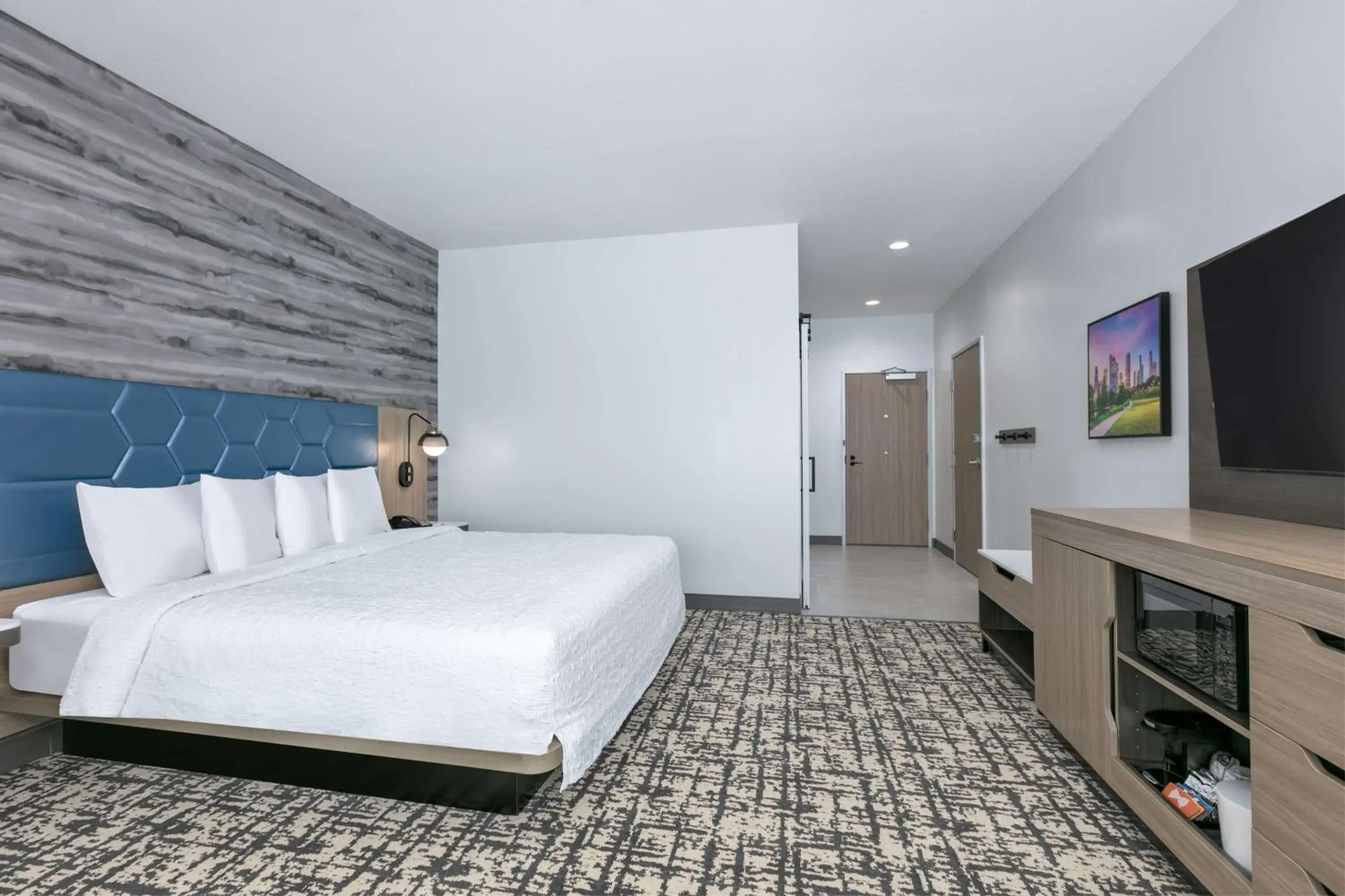 King Room with Roll-In Shower - Mobility/Hearing Accessible in Hampton Inn & Suites by Hilton Shenandoah The Woodlands King Room with Roll-In Shower - Mobility/Hearing Accessible in Hampton Inn & Suites by Hilton Shenandoah The Woodlands