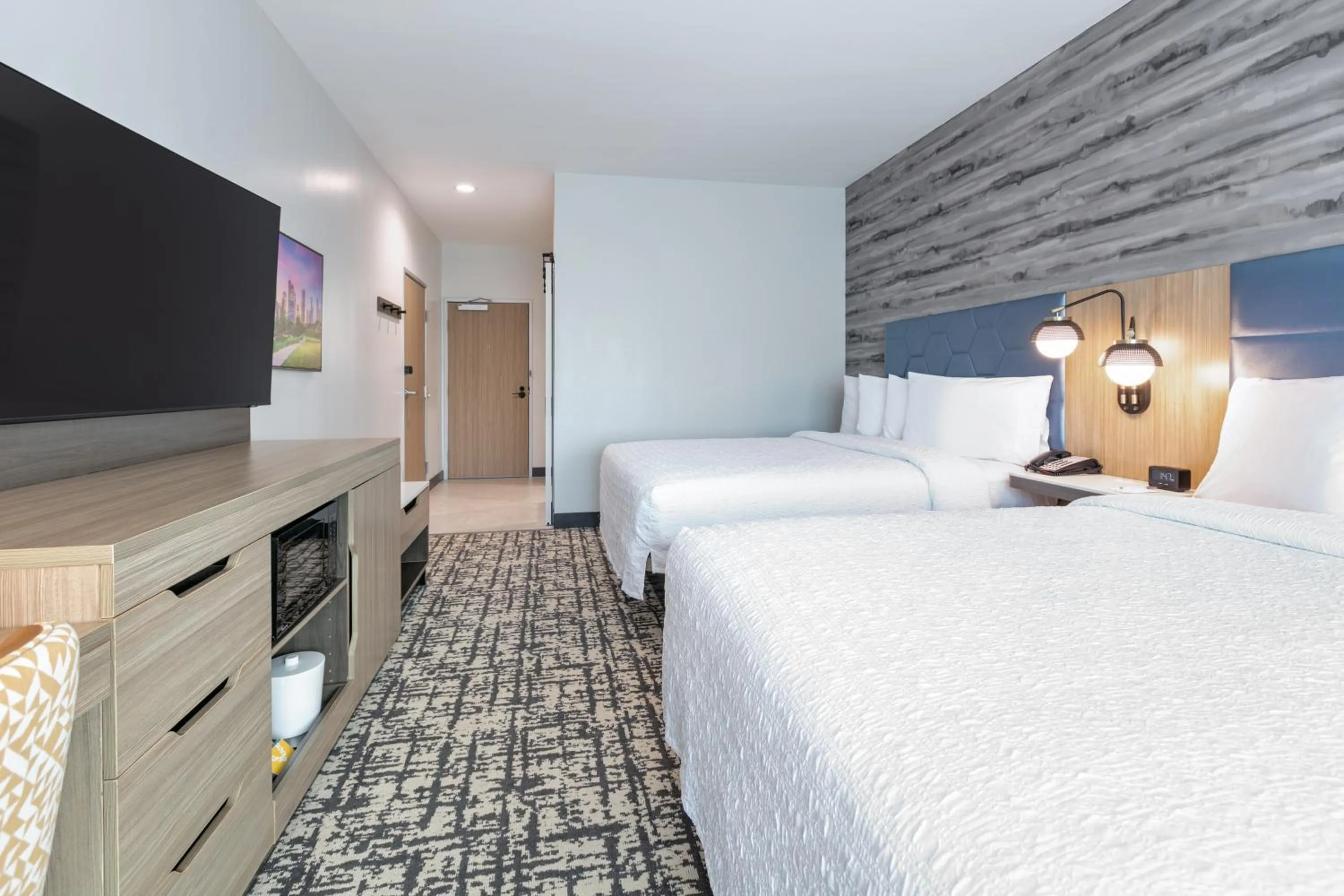 Bed in Hampton Inn & Suites by Hilton Shenandoah The Woodlands