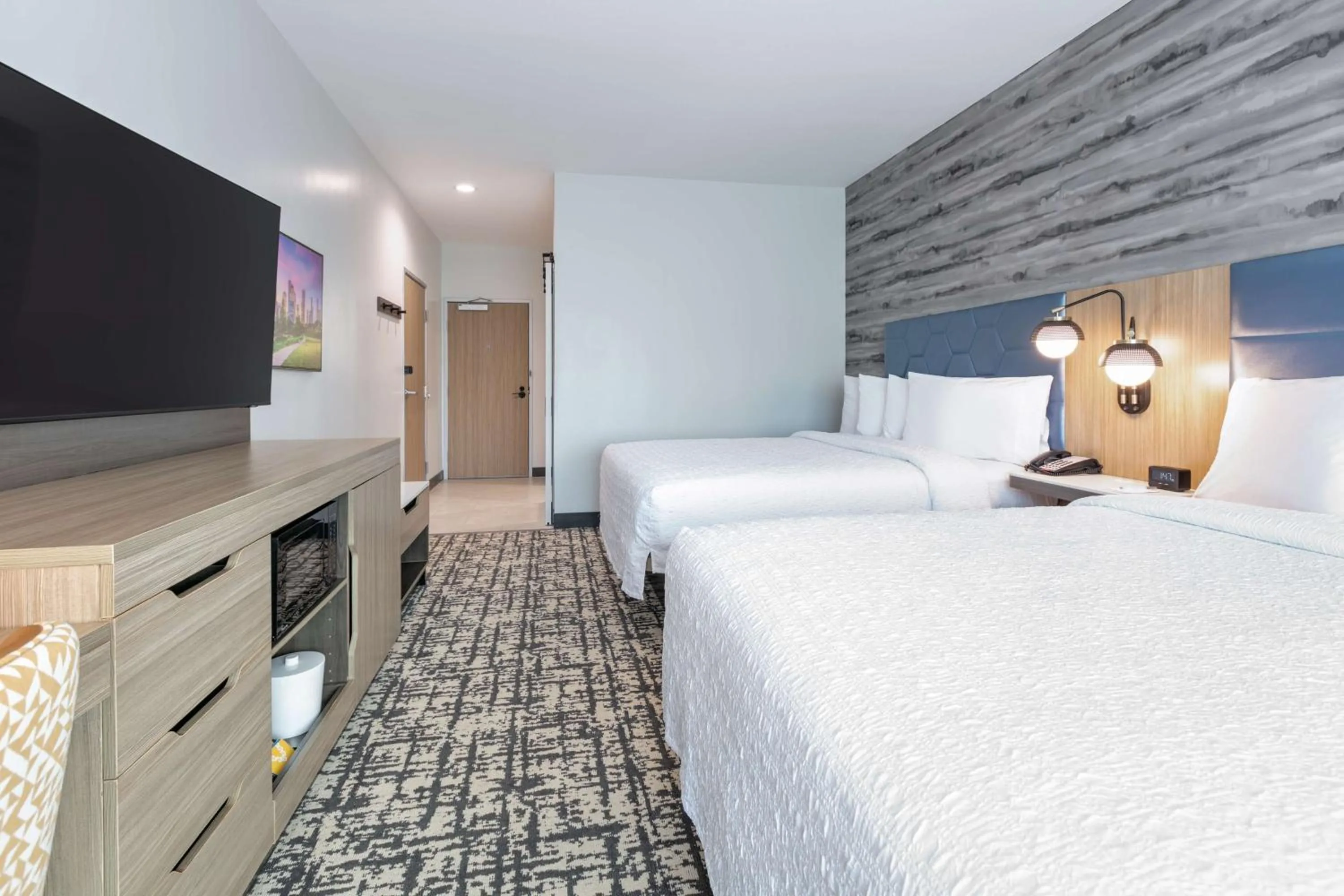 Bed in Hampton Inn & Suites by Hilton Shenandoah The Woodlands