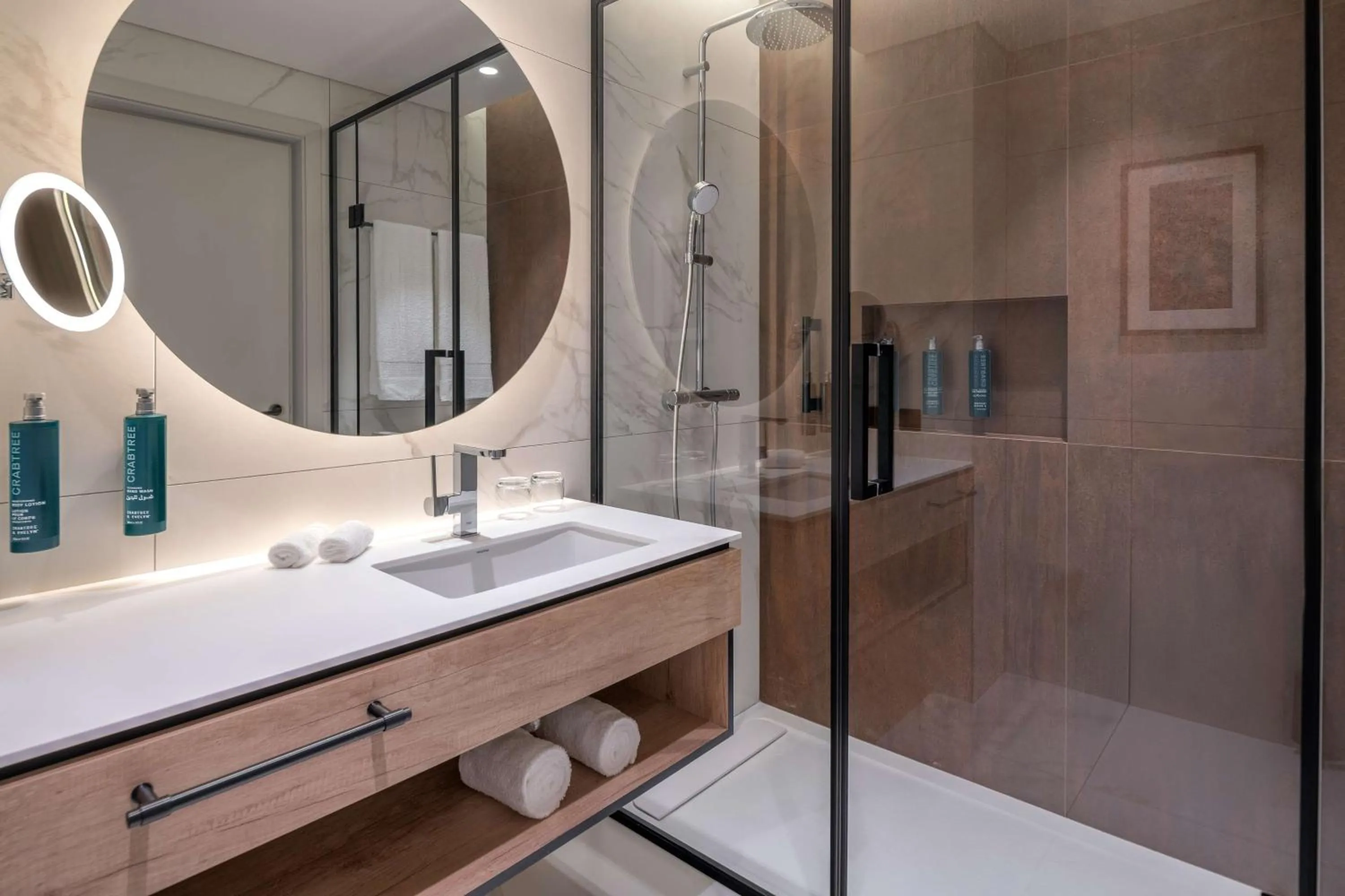 Shower in Doubletree By Hilton Lagoa Azores