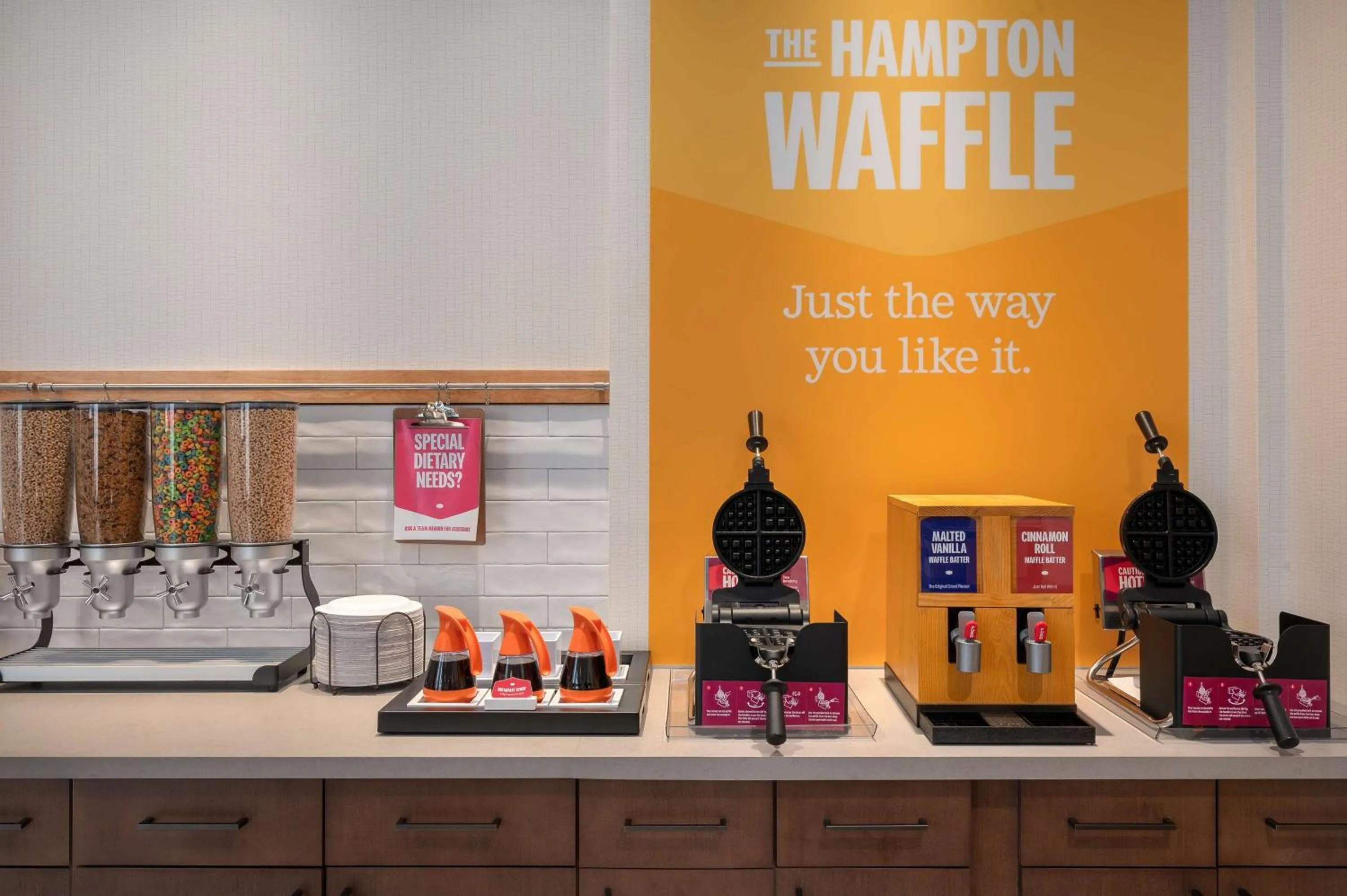 Breakfast in Hampton Inn & Suites by Hilton Pittsboro