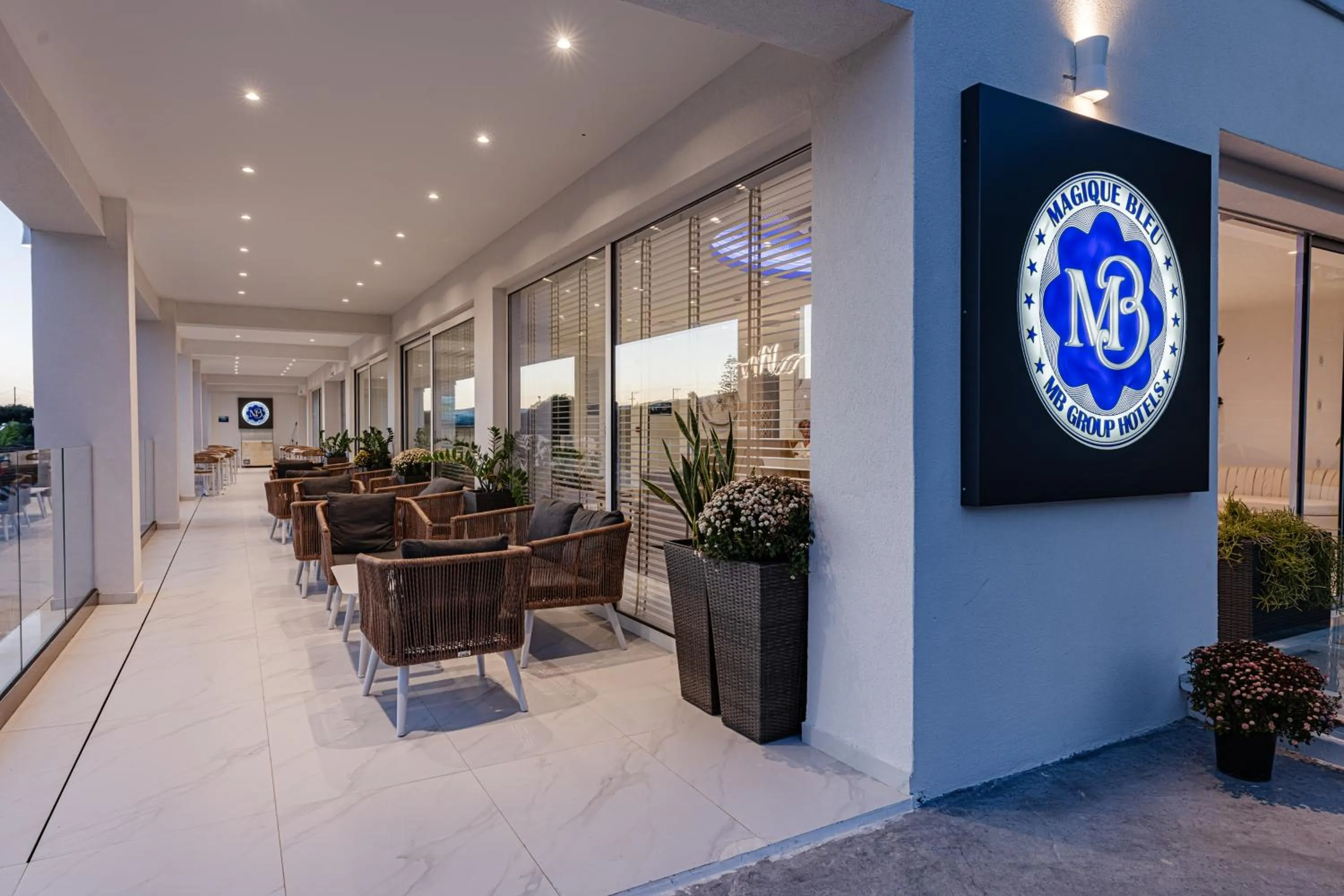 Restaurant/places to eat in Magique Bleu Suites