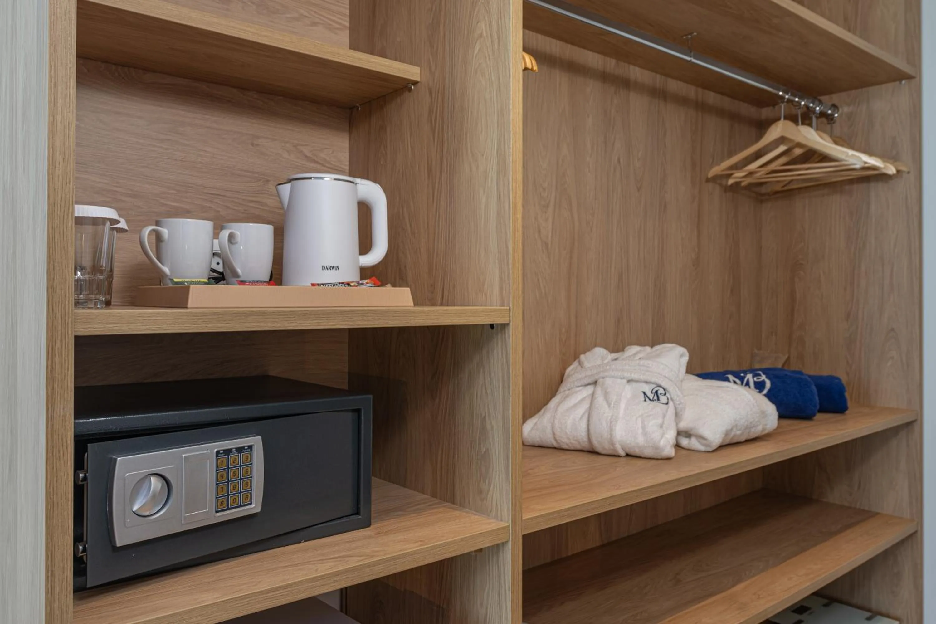 Coffee/tea facilities in Magique Bleu Suites