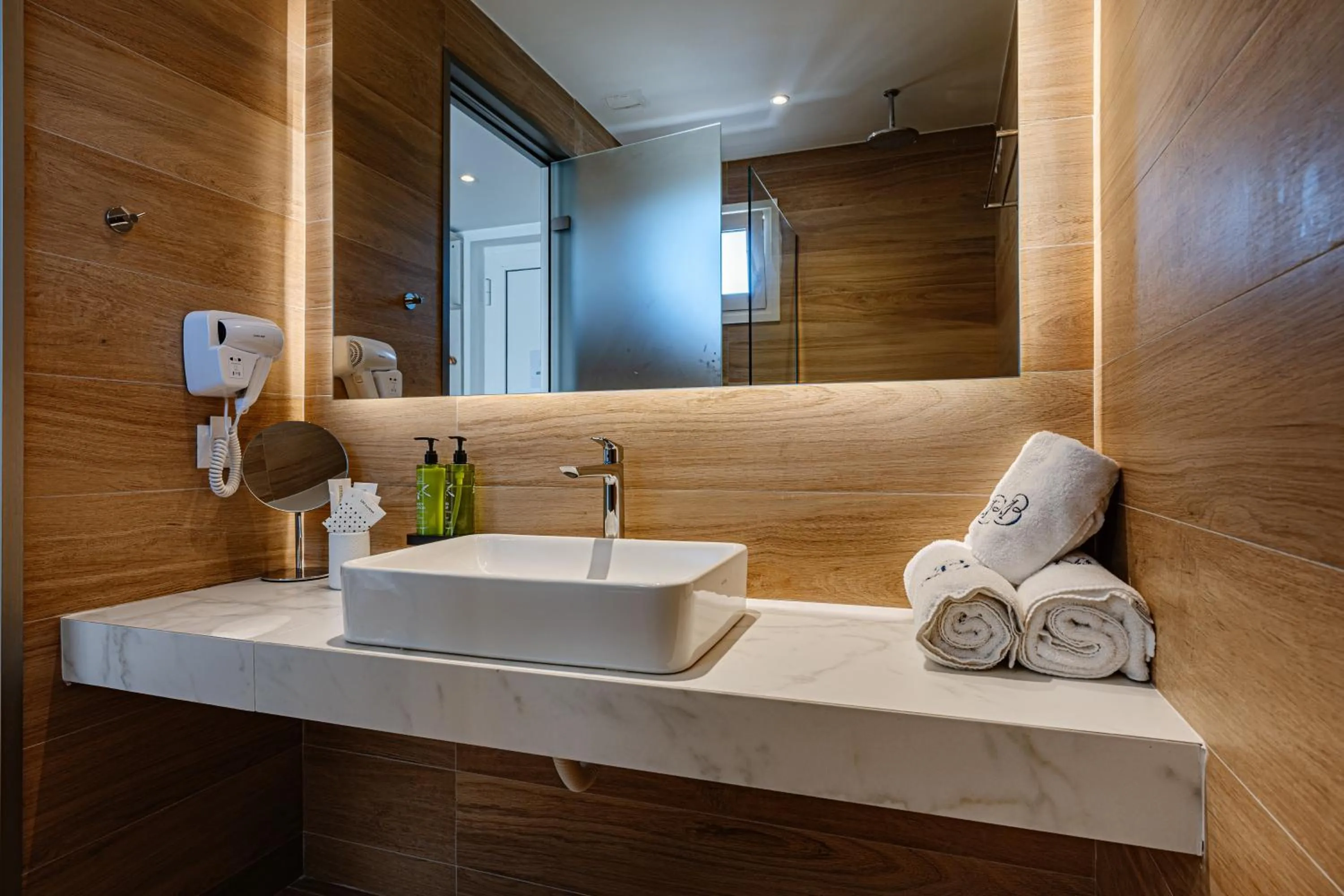 Shower in Magique Bleu Suites