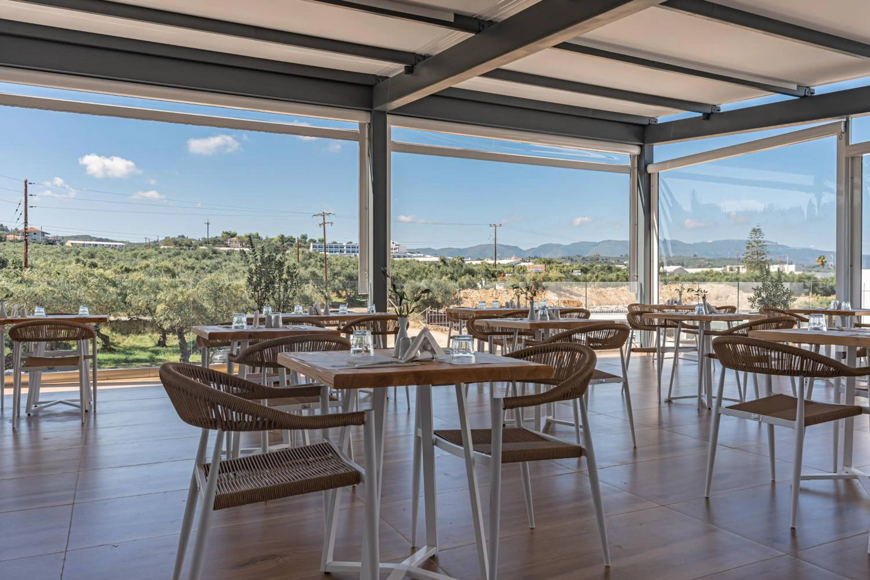 Restaurant/places to eat in Magique Bleu Suites