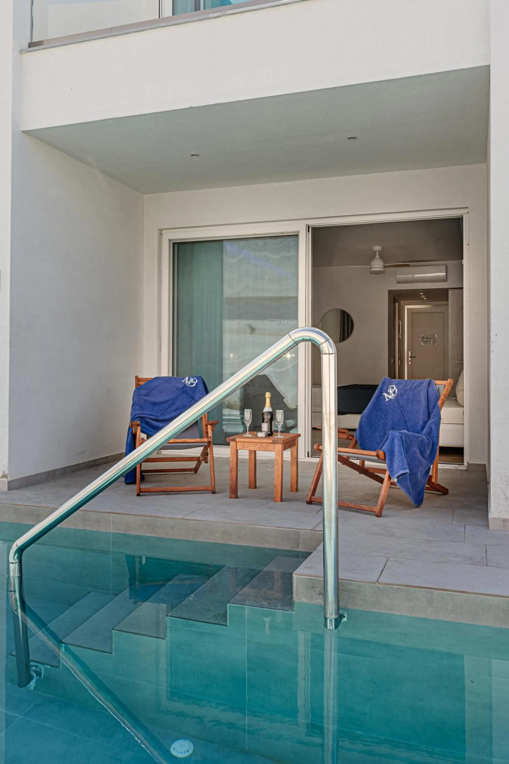 Patio in Magique Bleu Suites