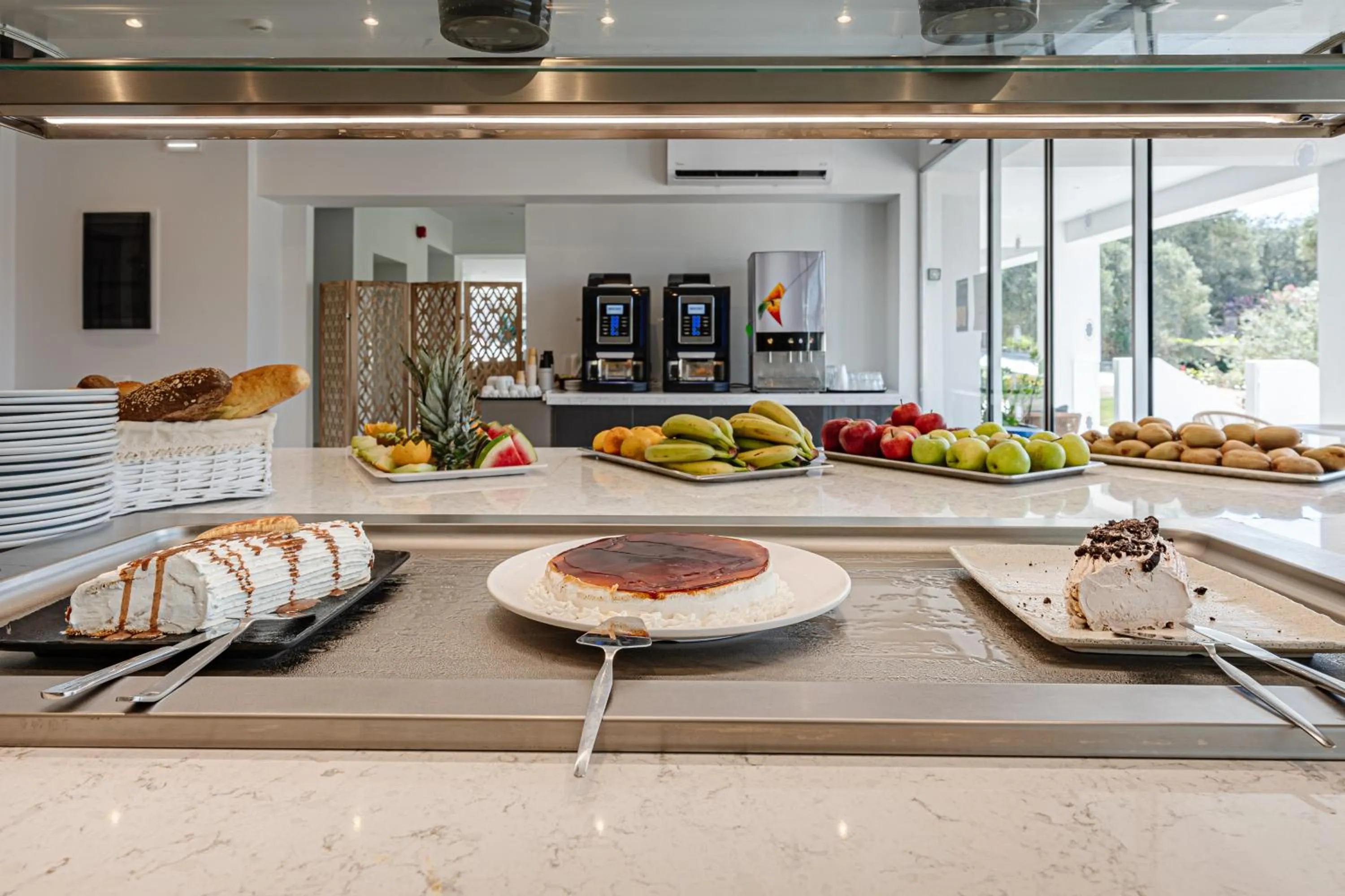 Food and drinks in Magique Bleu Suites