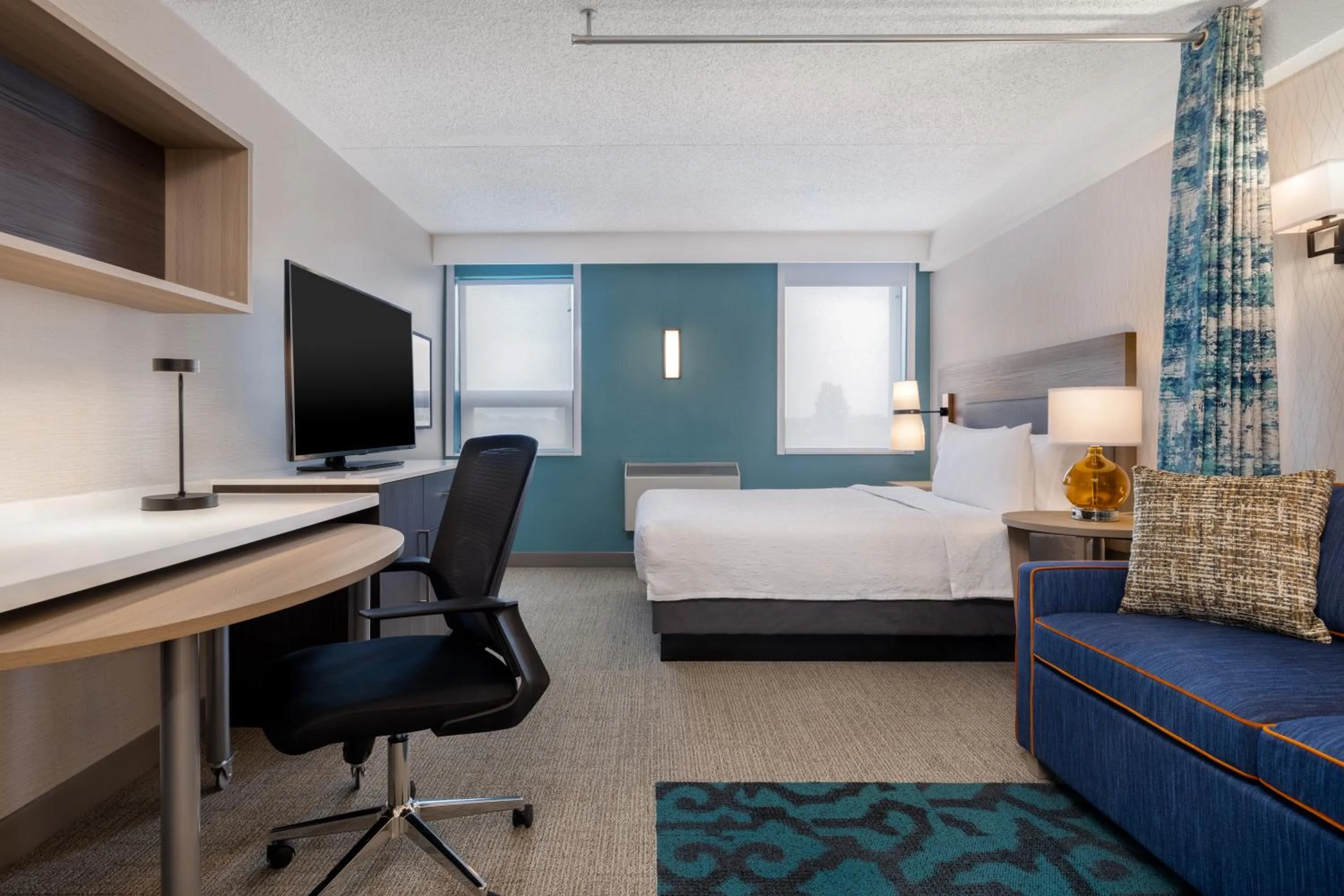 Bedroom, Bed in Home2 Suites By Hilton Kingston