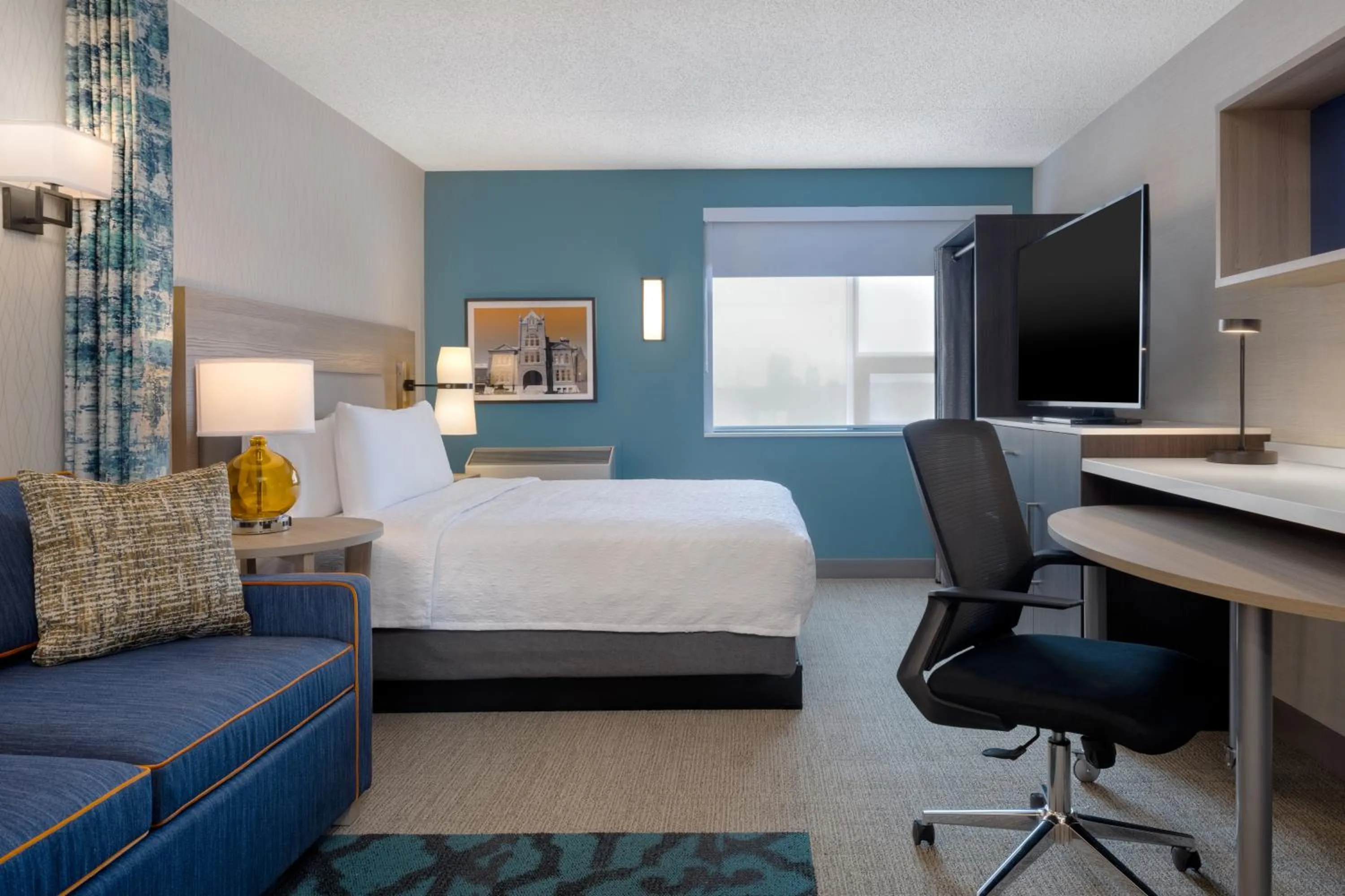 Bedroom, Bed in Home2 Suites By Hilton Kingston