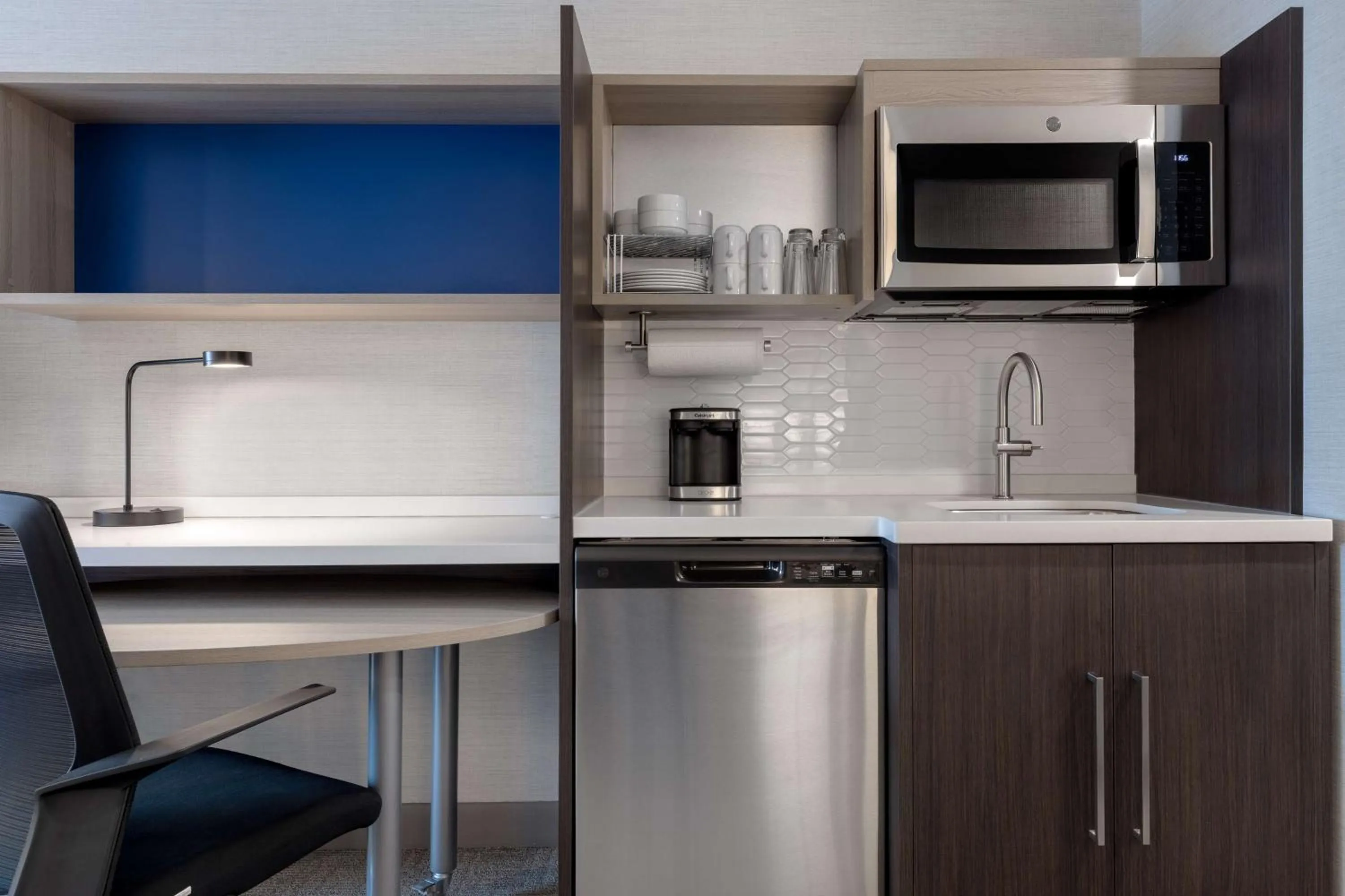 Kitchen or kitchenette in Home2 Suites By Hilton Kingston