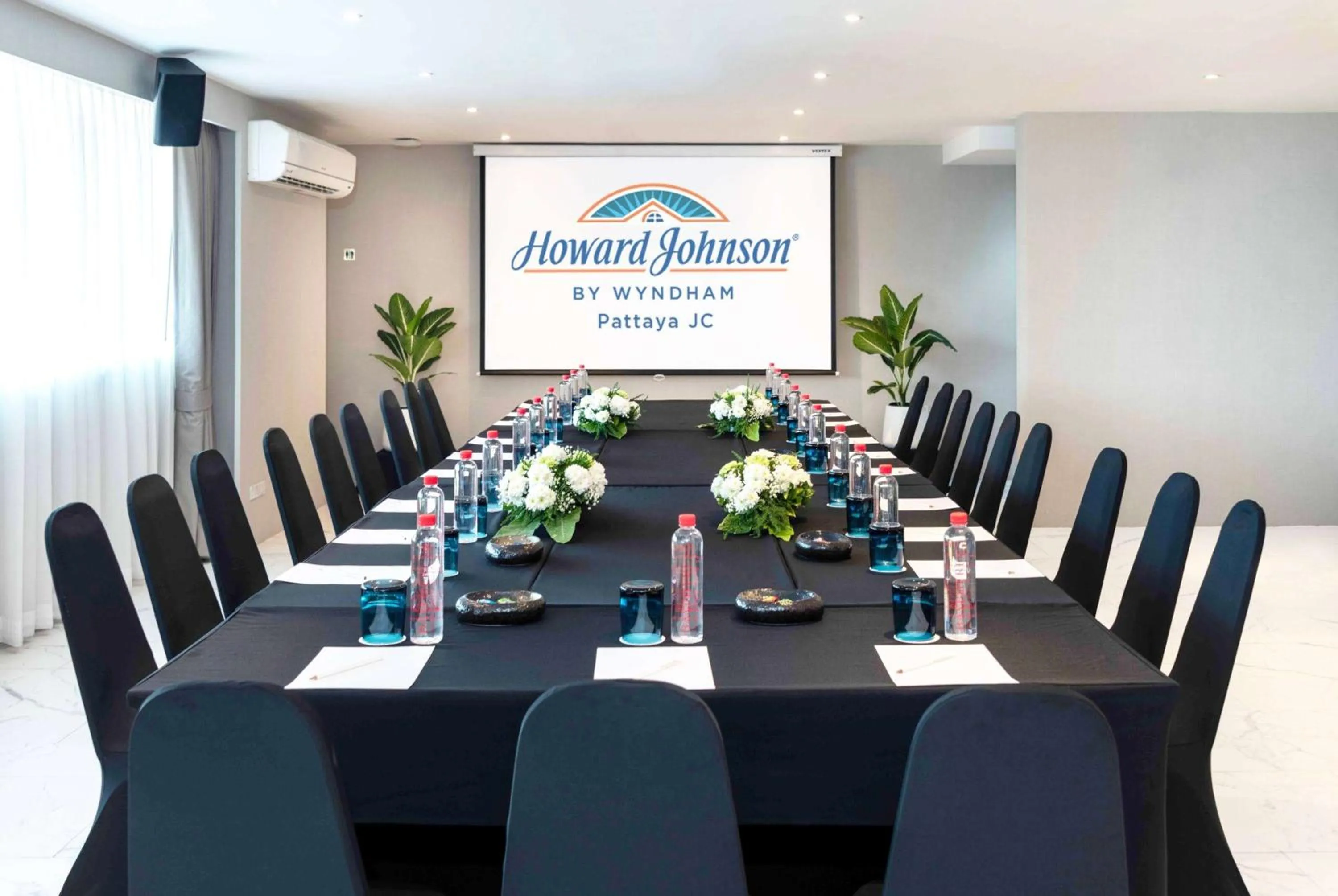 Meeting/conference room in Howard Johnson by Wyndham Pattaya JC