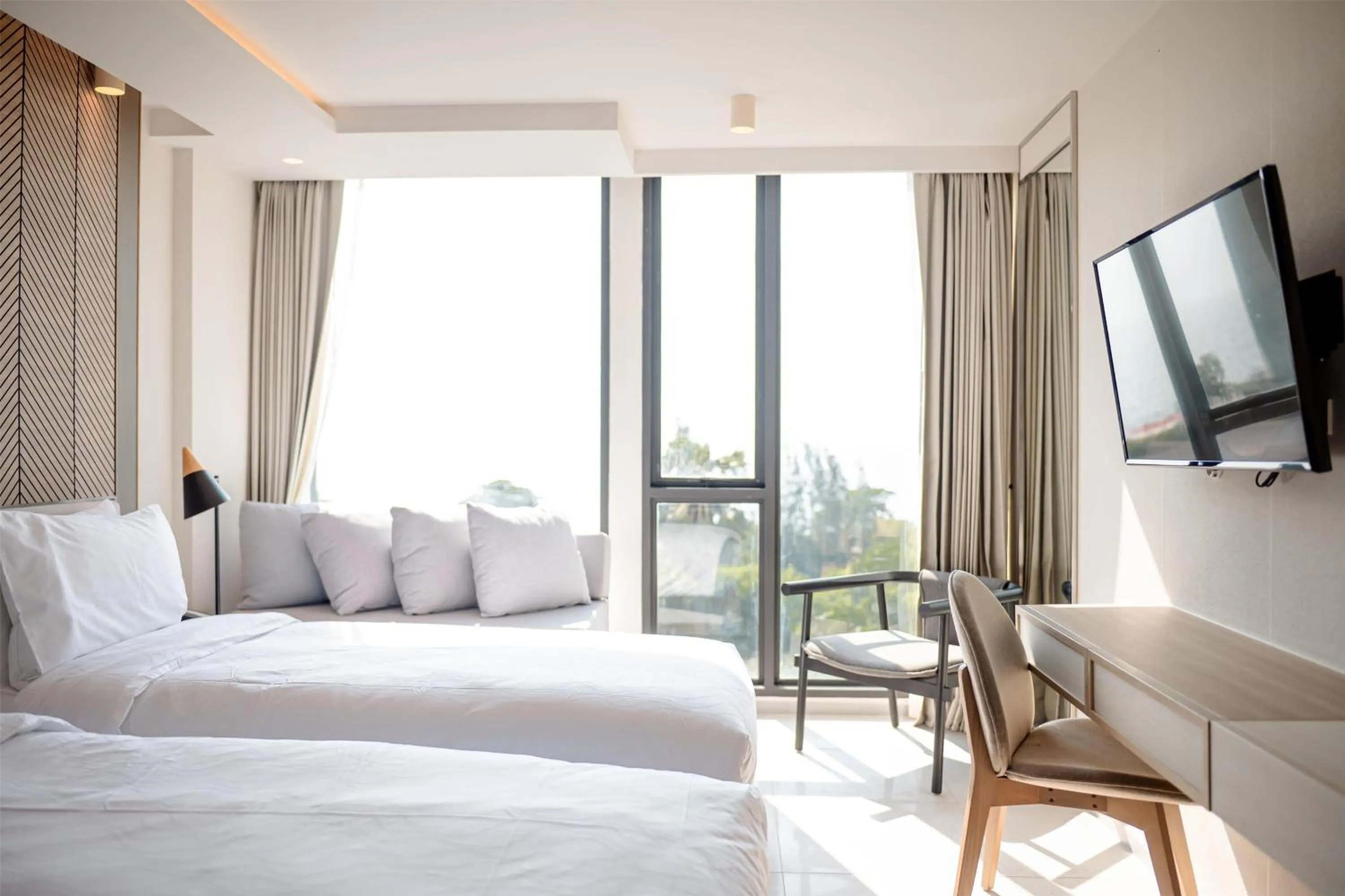 Photo of the whole room, Bed in Howard Johnson by Wyndham Pattaya JC