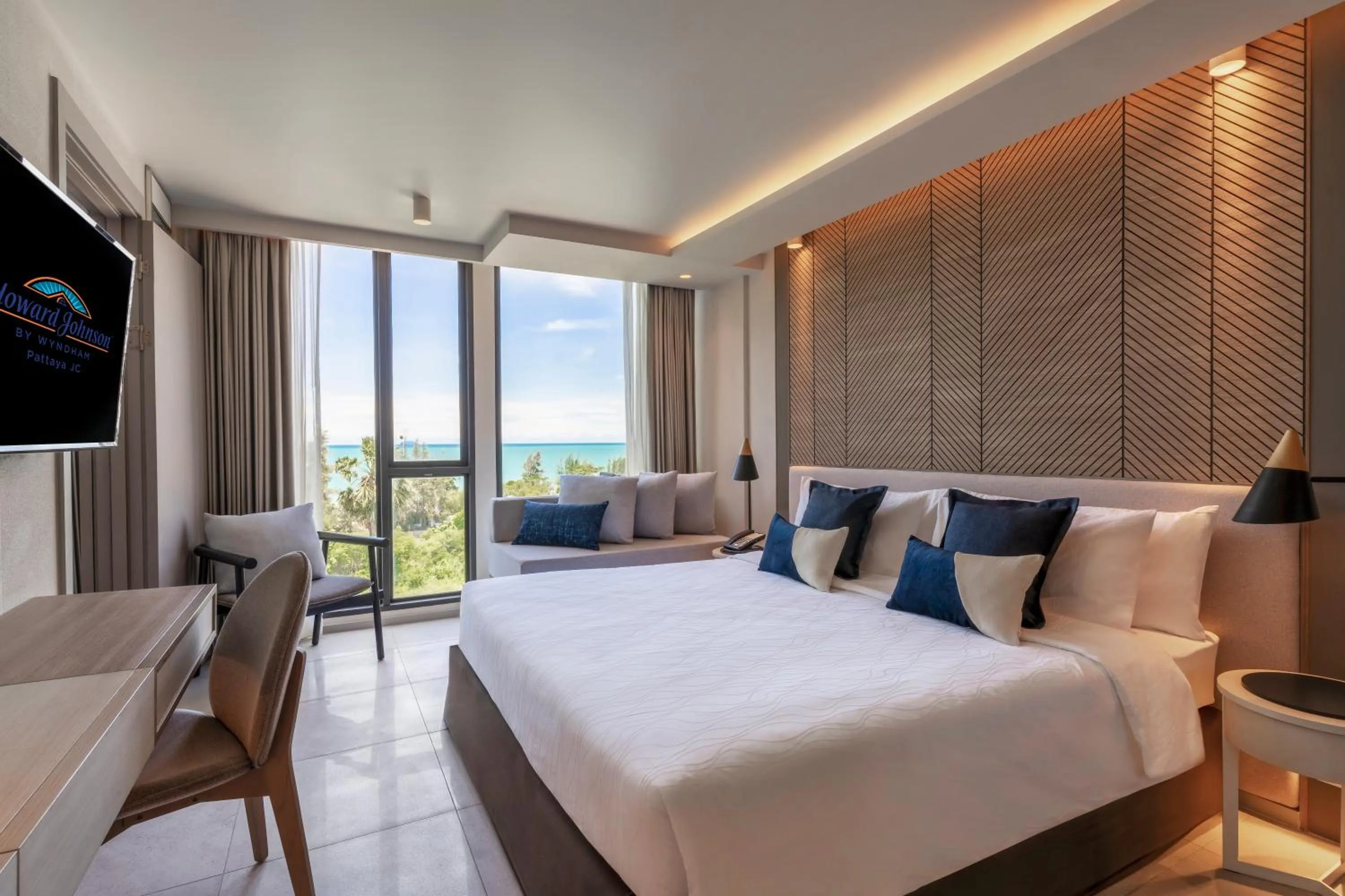 Bedroom, Bed in Howard Johnson by Wyndham Pattaya JC