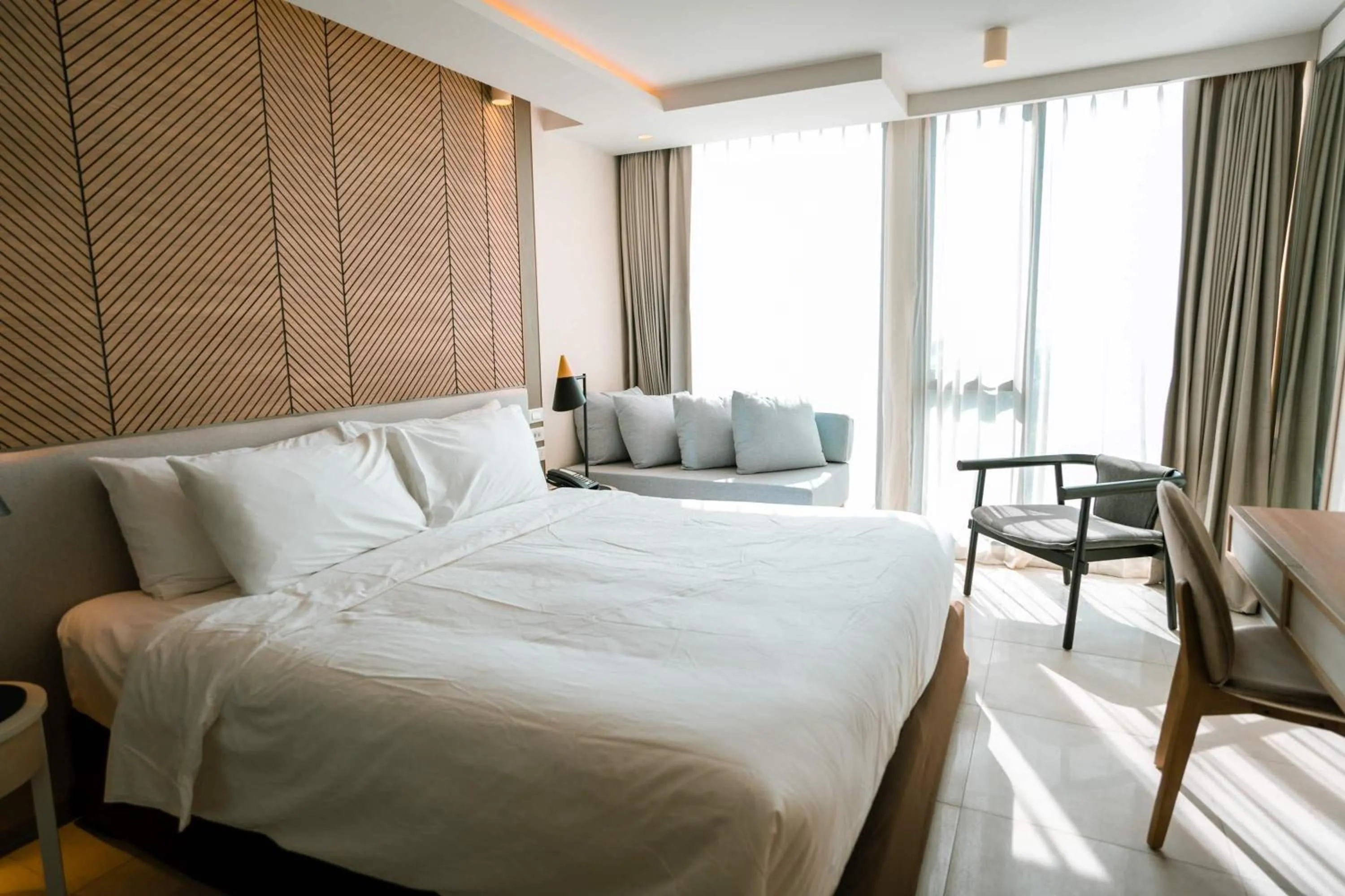 Photo of the whole room, Bed in Howard Johnson by Wyndham Pattaya JC