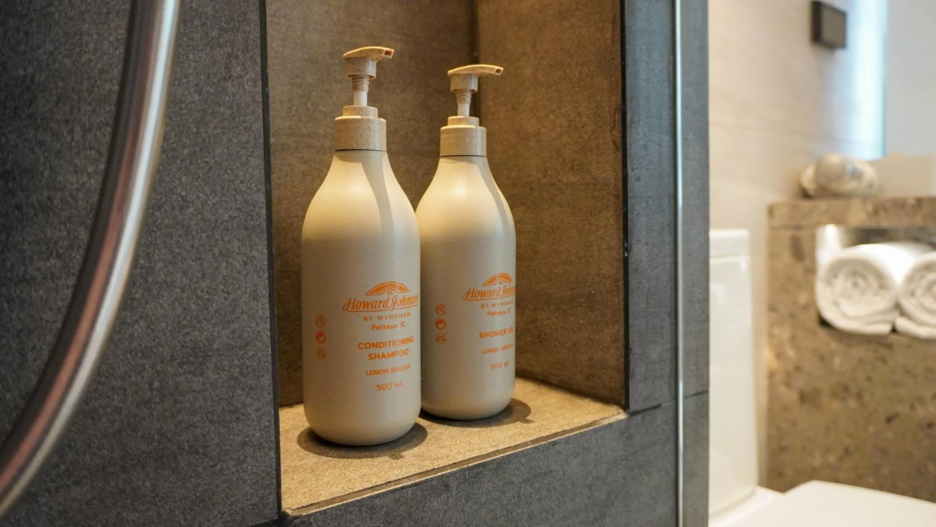 Shower in Howard Johnson by Wyndham Pattaya JC