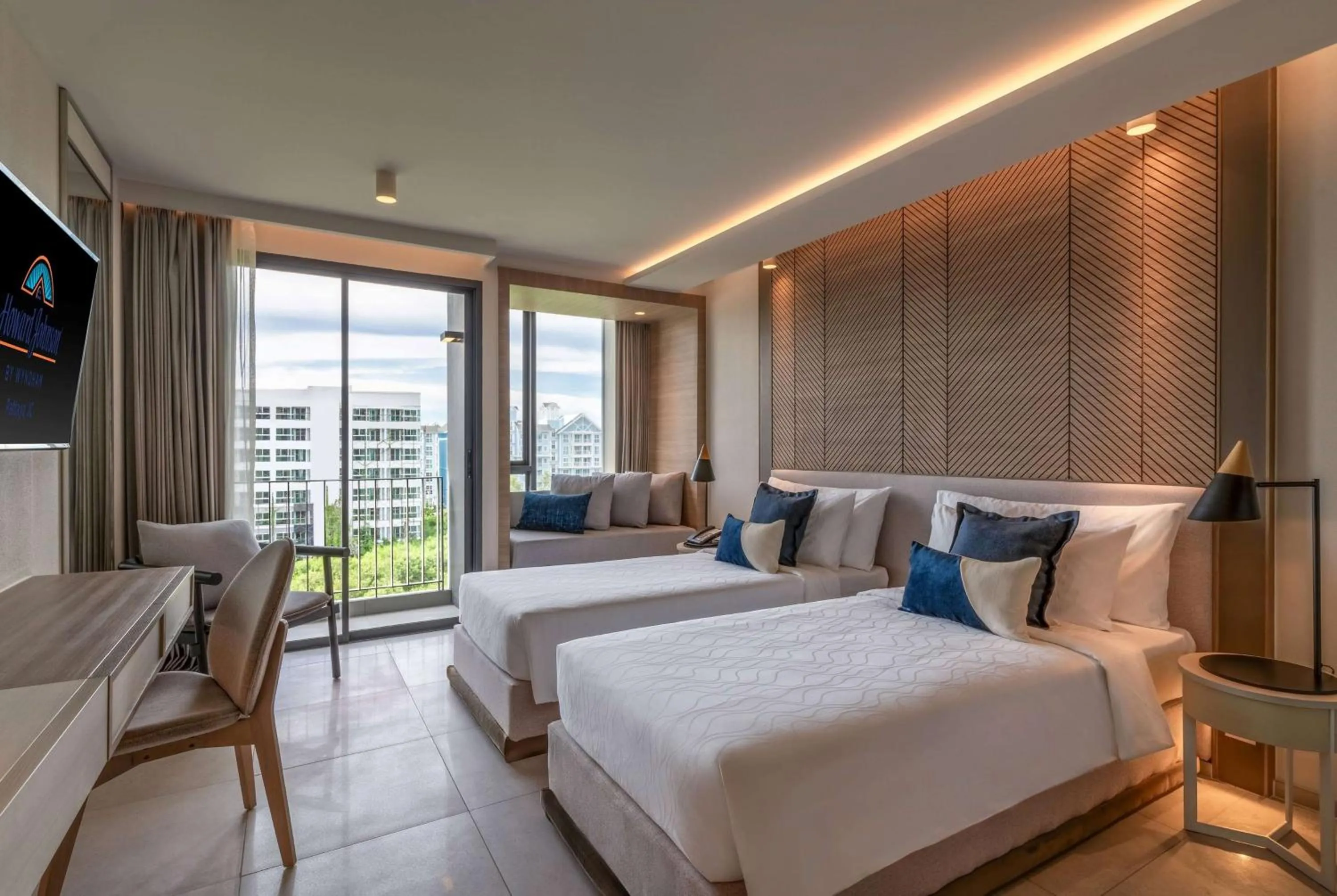 Photo of the whole room, Bed in Howard Johnson by Wyndham Pattaya JC