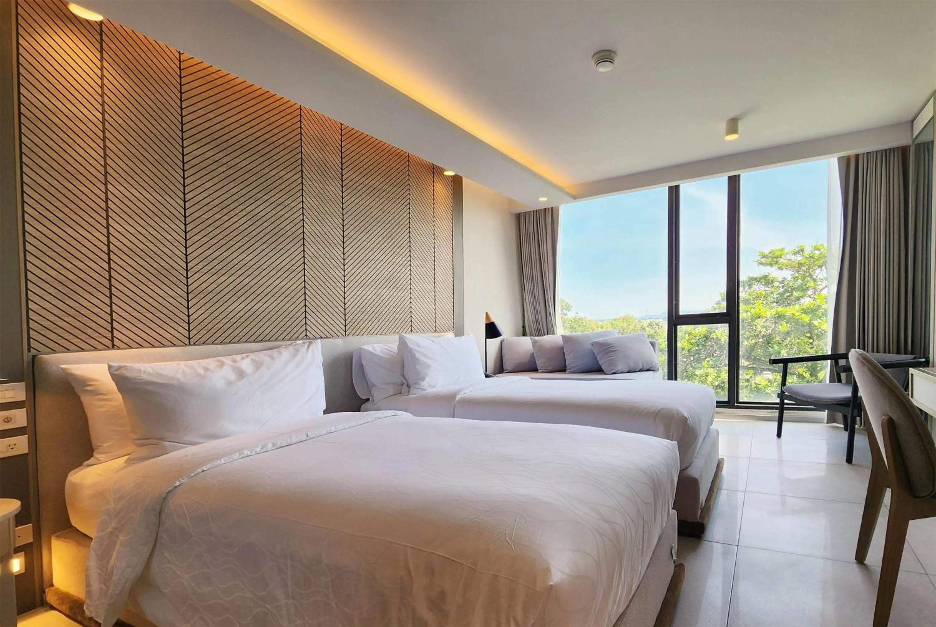 Photo of the whole room, Bed in Howard Johnson by Wyndham Pattaya JC