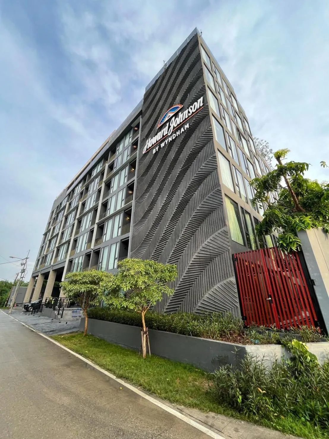 Property building in Howard Johnson by Wyndham Pattaya JC