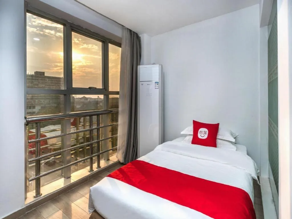 Bed in Nantong GuoDu Hotel