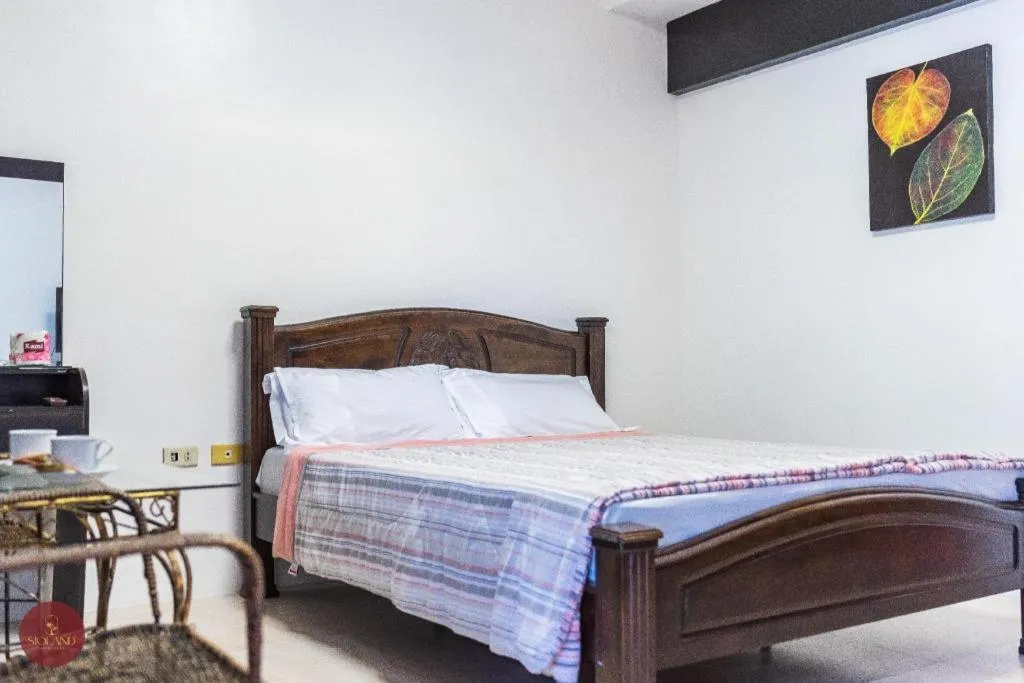 Bed in Quezon Premier Hotel - Candelaria