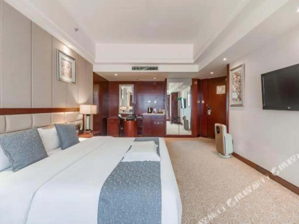 Bed in Chengdu Yinsheng International Hotel