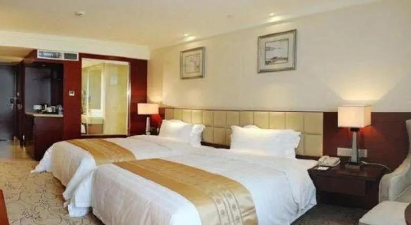 Bed in Chengdu Yinsheng International Hotel