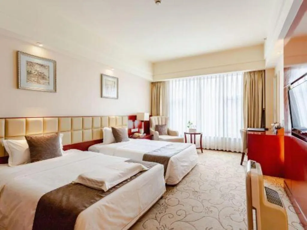 Bed in Chengdu Yinsheng International Hotel