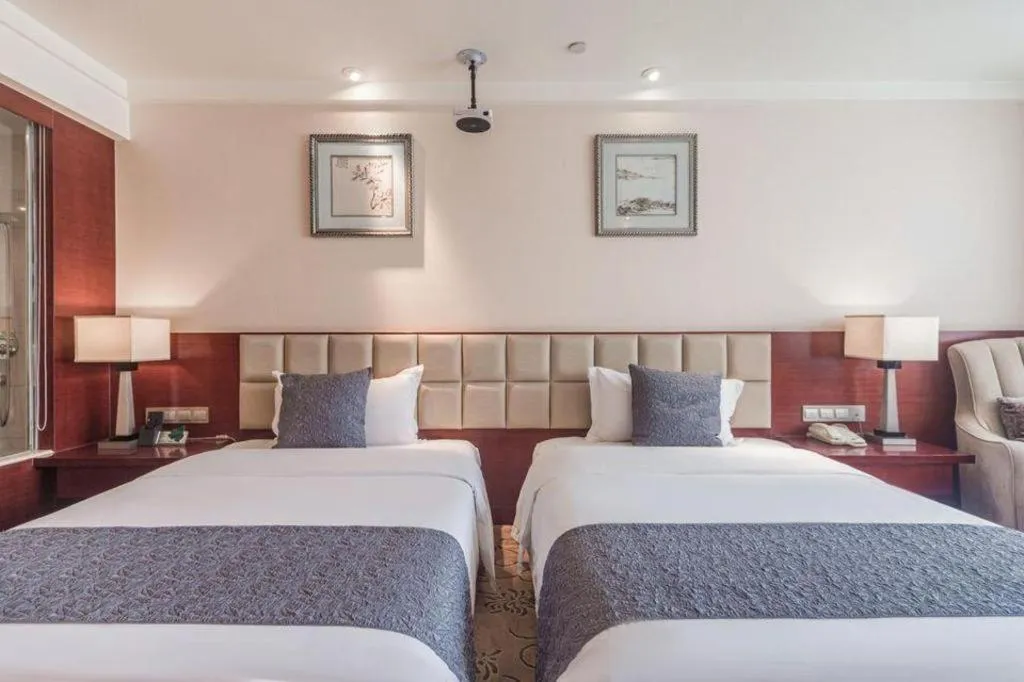 Bed in Chengdu Yinsheng International Hotel