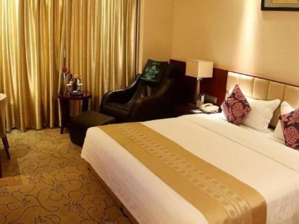 Bed in Chengdu Yinsheng International Hotel