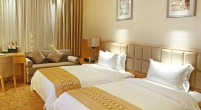 Bed in Chengdu Yinsheng International Hotel