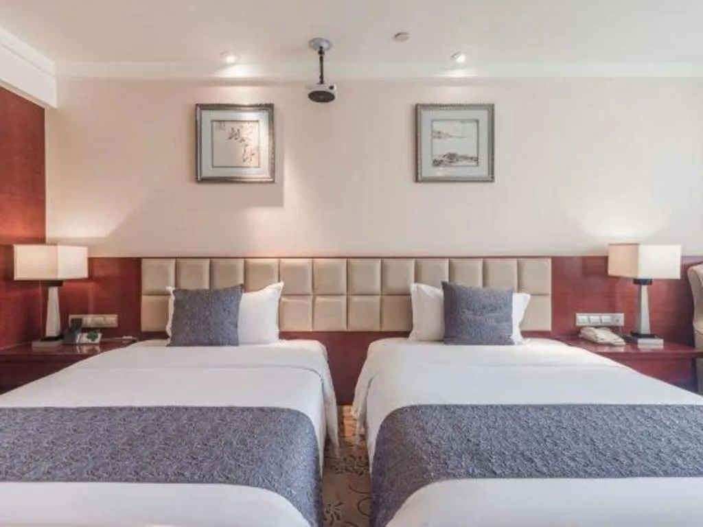 Bed in Chengdu Yinsheng International Hotel