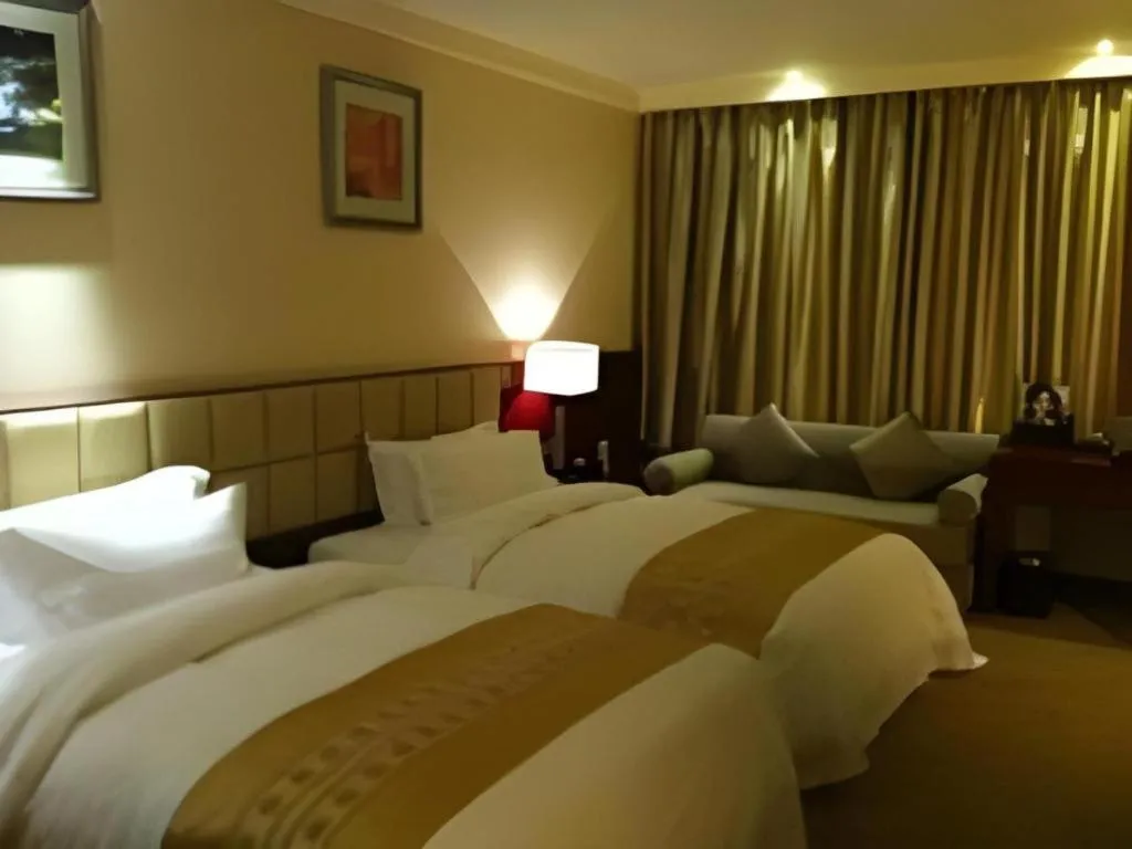 Bed in Chengdu Yinsheng International Hotel