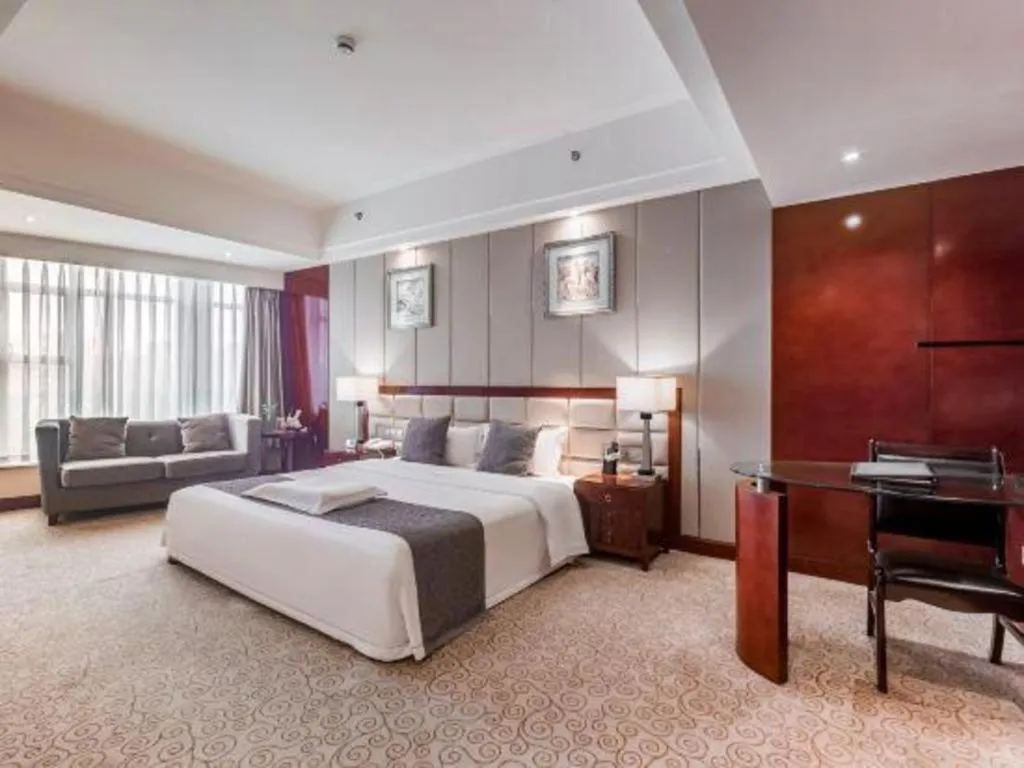 Bed in Chengdu Yinsheng International Hotel