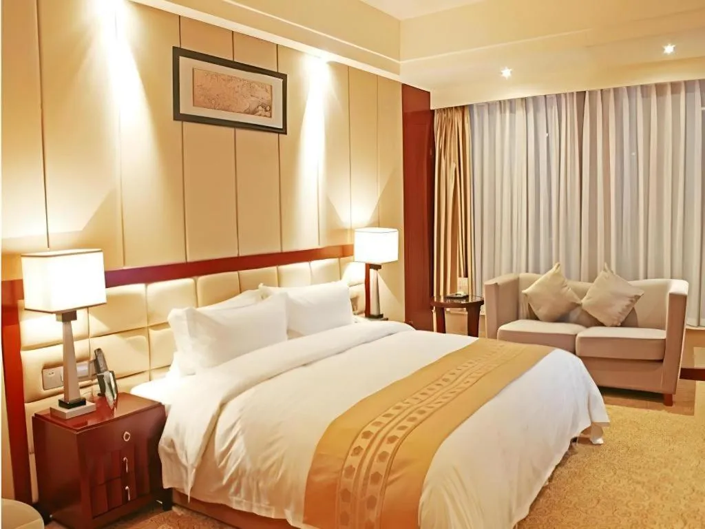 Bed in Chengdu Yinsheng International Hotel