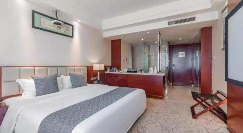 Bed in Chengdu Yinsheng International Hotel