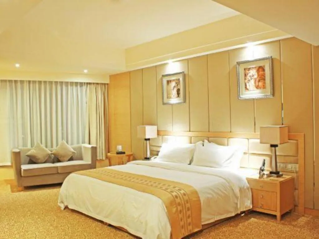 Bed in Chengdu Yinsheng International Hotel