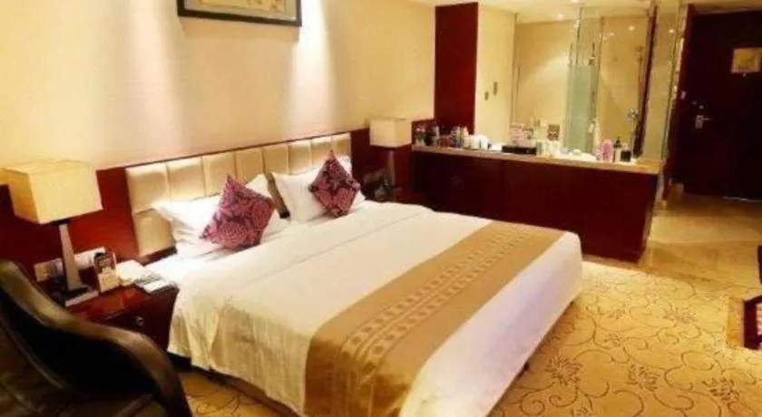 Bed in Chengdu Yinsheng International Hotel