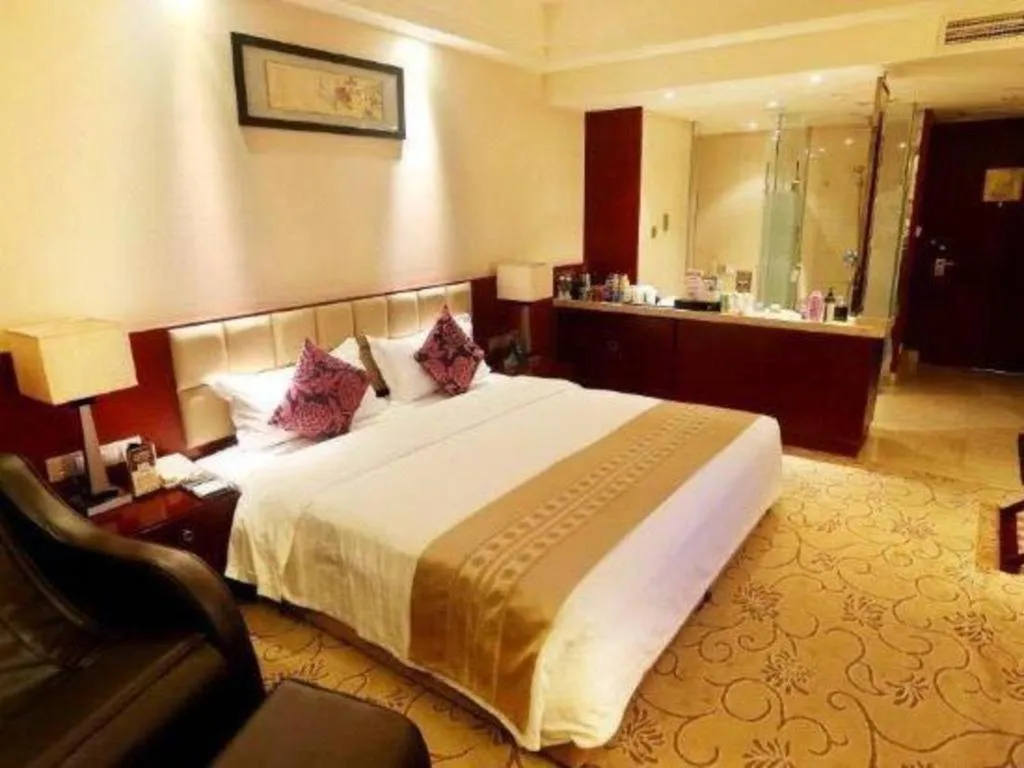 Bed in Chengdu Yinsheng International Hotel