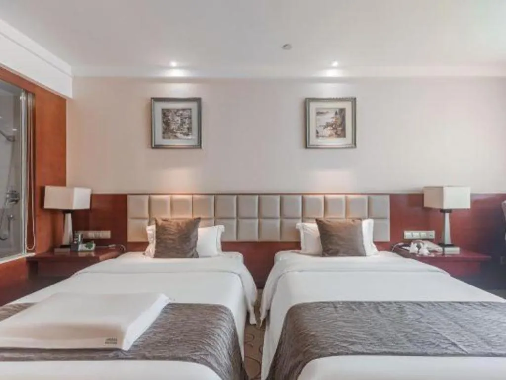 Bed in Chengdu Yinsheng International Hotel