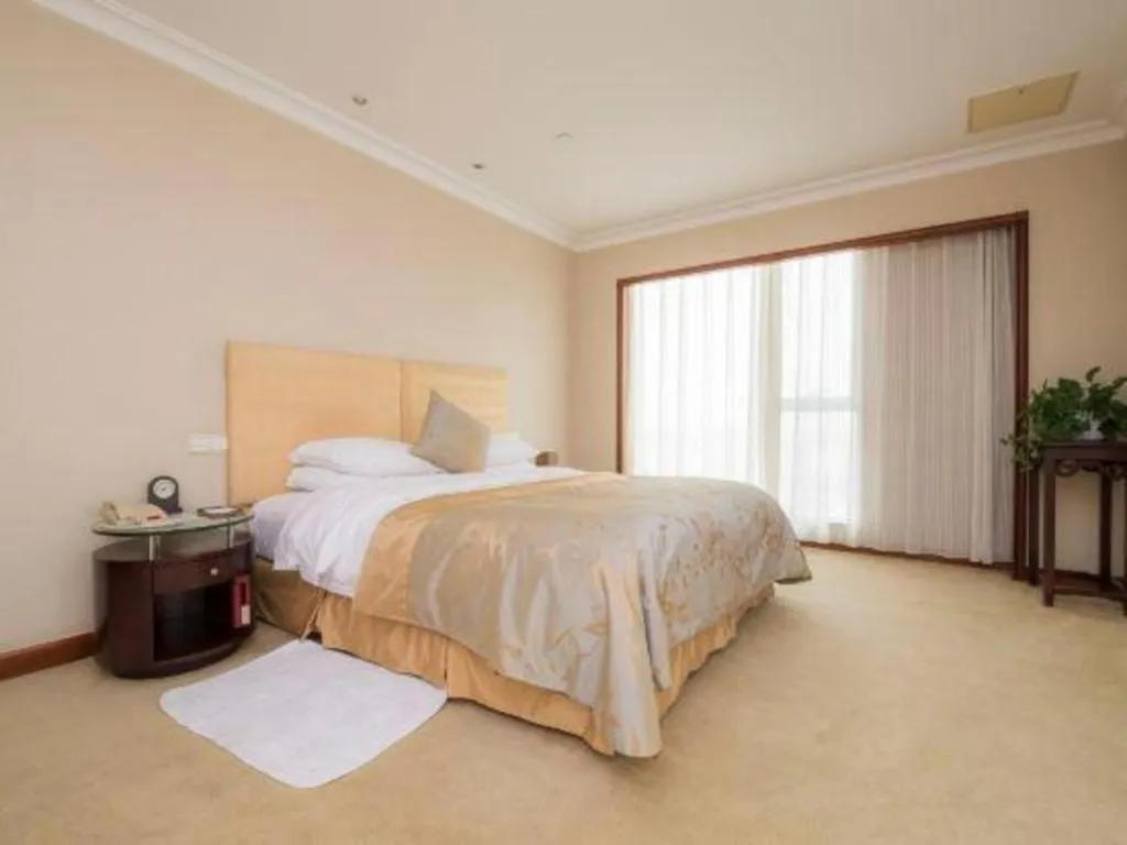 Bed in Dongying Dongsheng Hotel