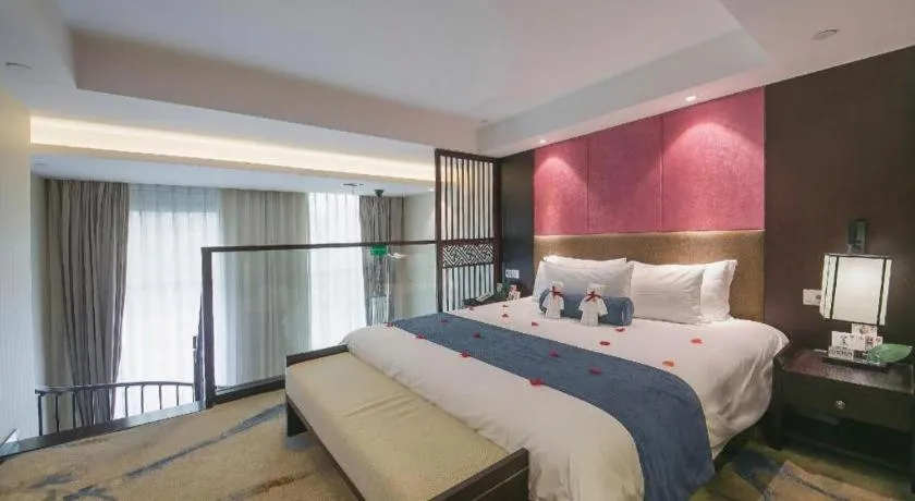 Bed in Ningbo East Shipu Hotel