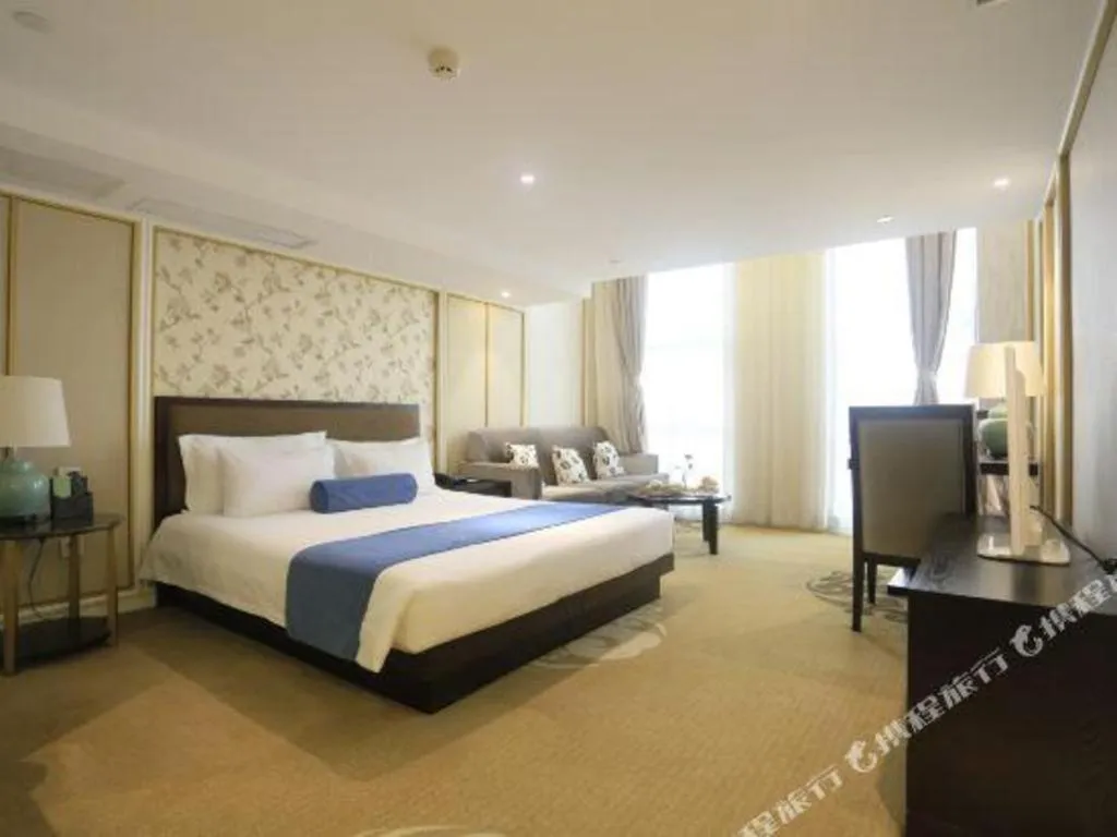 Bed in Ningbo East Shipu Hotel
