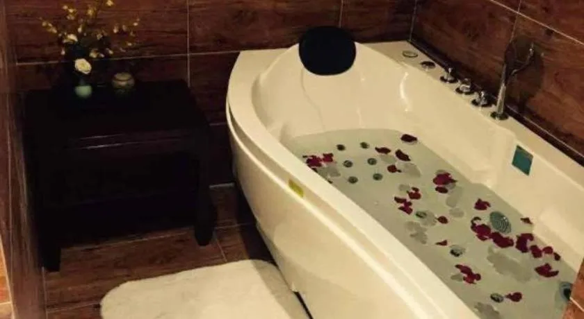 Ningbo East Shipu Hotel