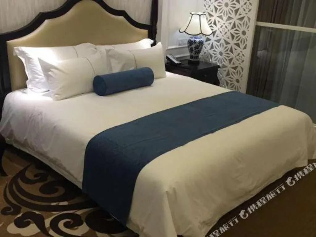 Bed in Ningbo East Shipu Hotel